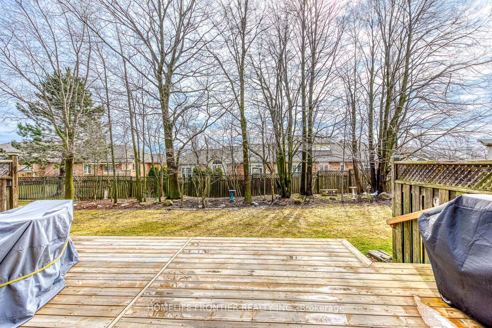 4 Bedrooms Condo at 90 Oakhampton,  Hamilton For sale