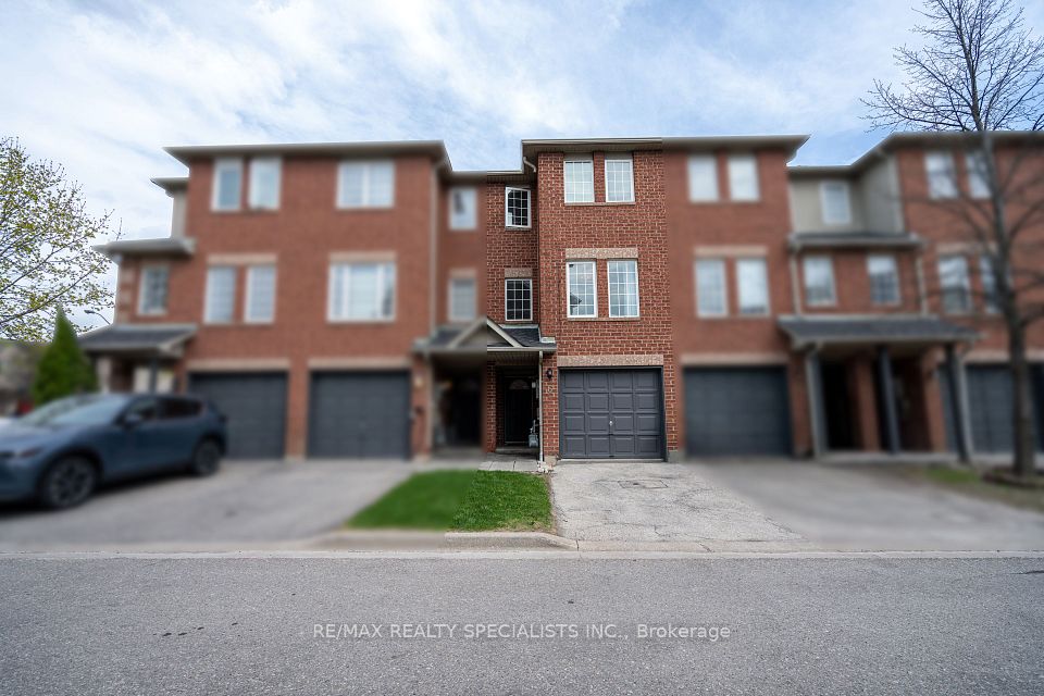 6 Spadina