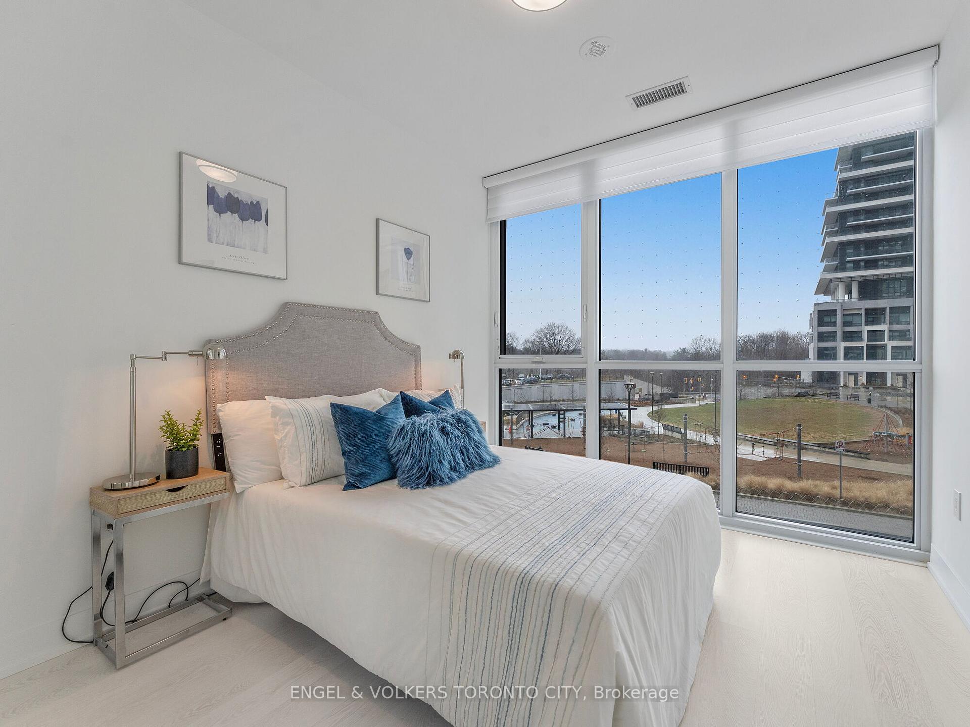 4 Bedrooms Condo at 30 Inn On The Park, Toronto For sale