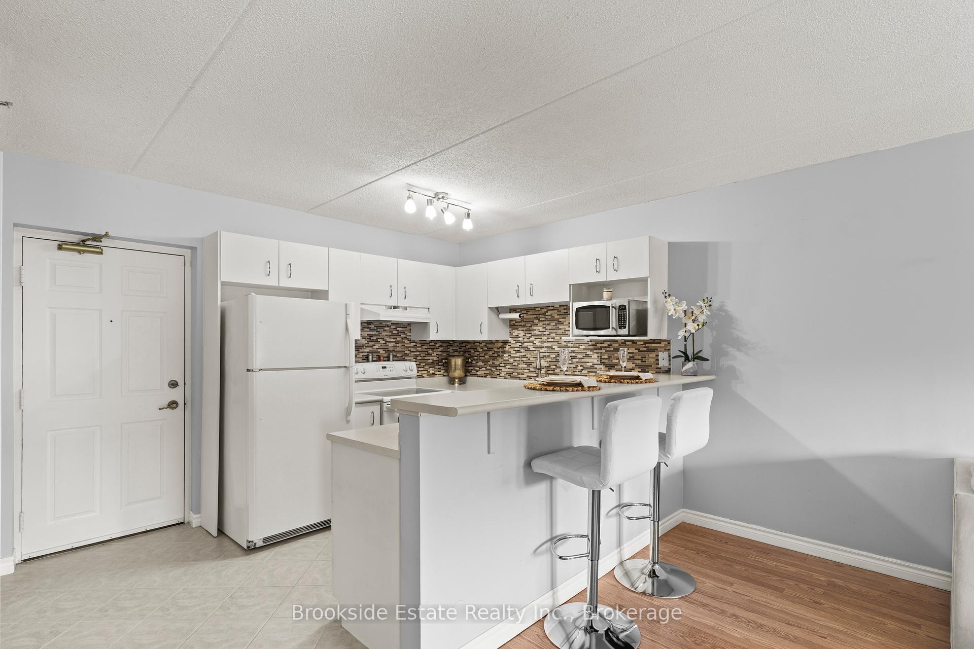 1 Bedroom Condo at 1431 Walkers, Burlington For sale