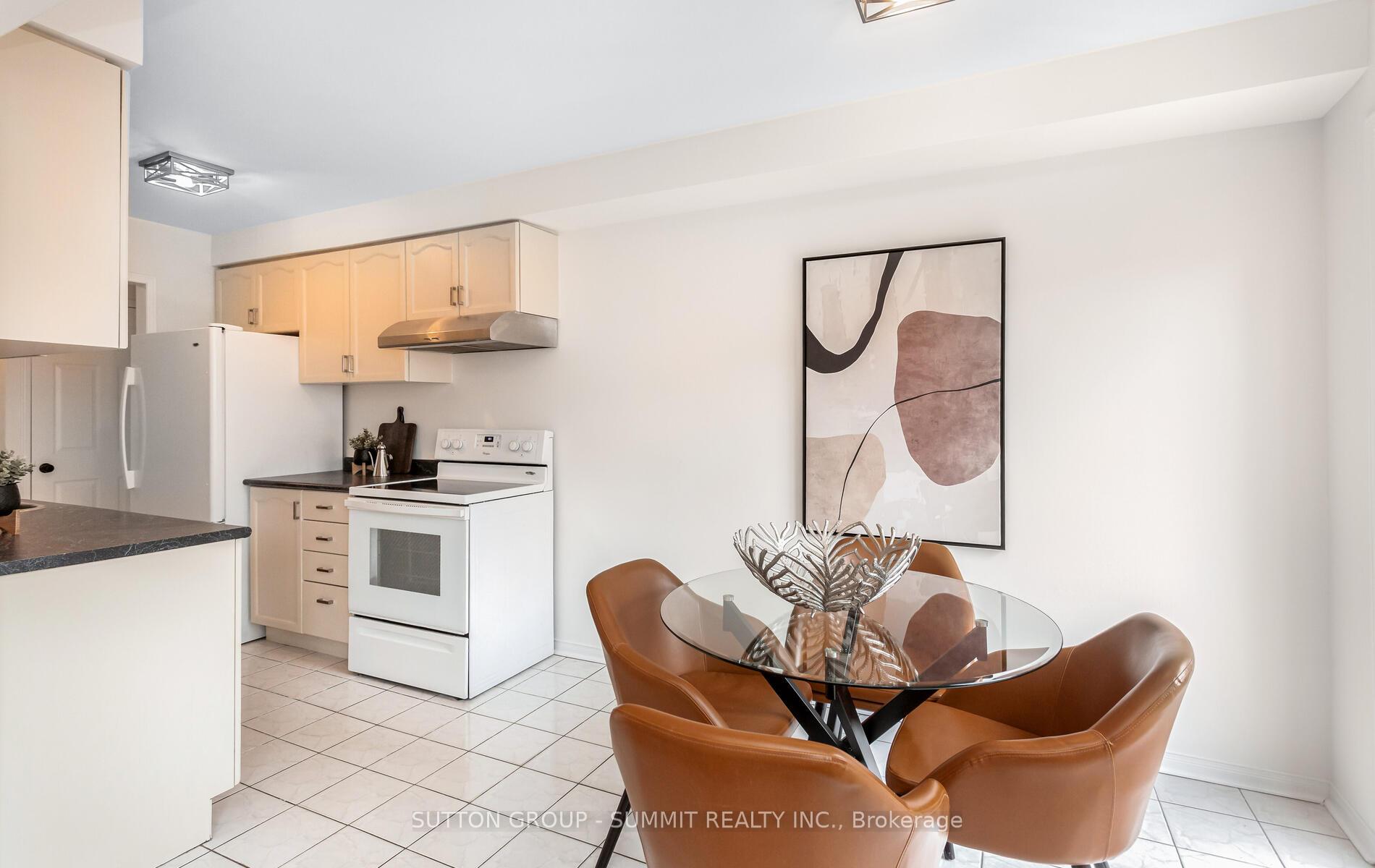 3 Bedrooms Condo at 550 Steddick, Mississauga For sale