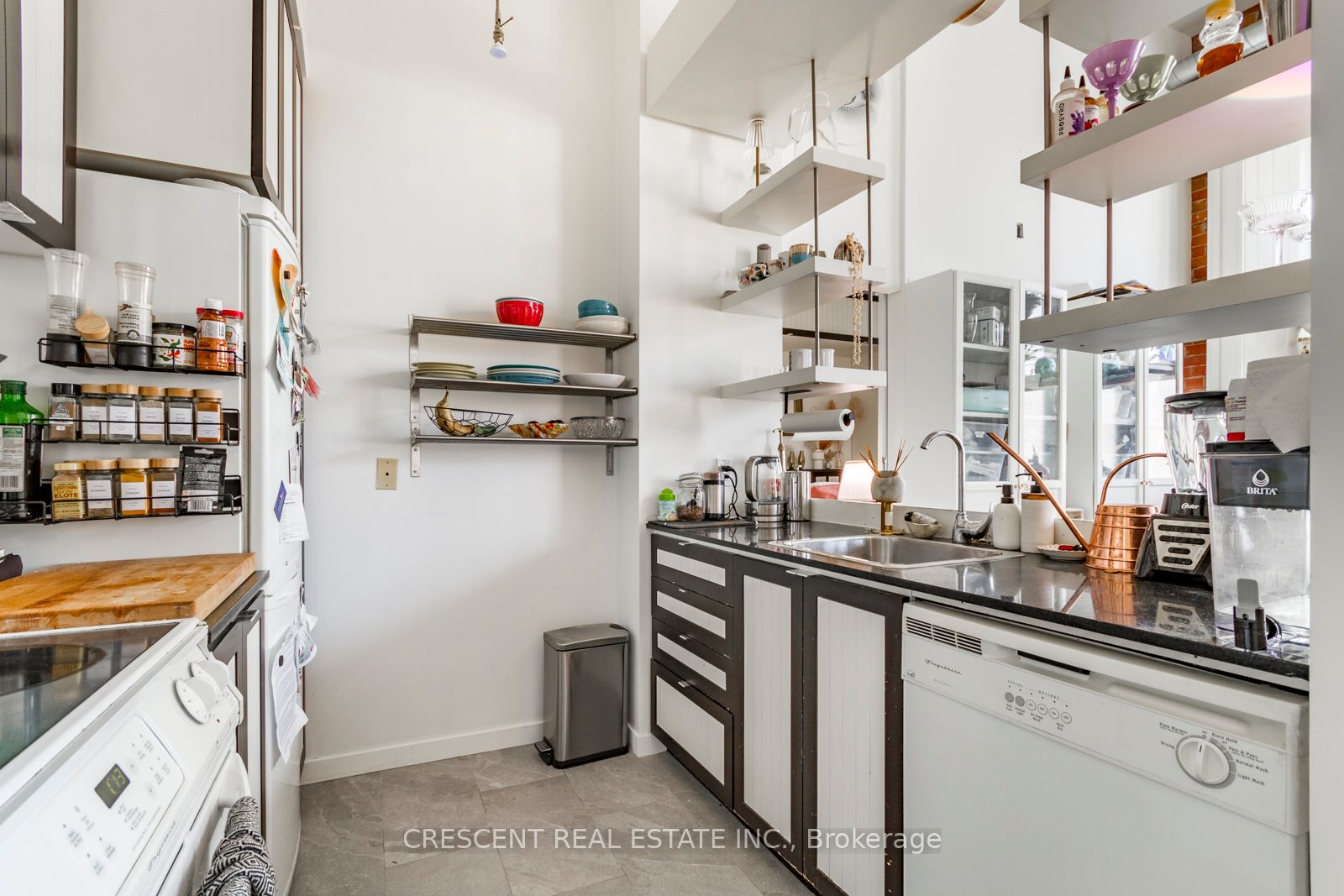 915 King Street W, #208