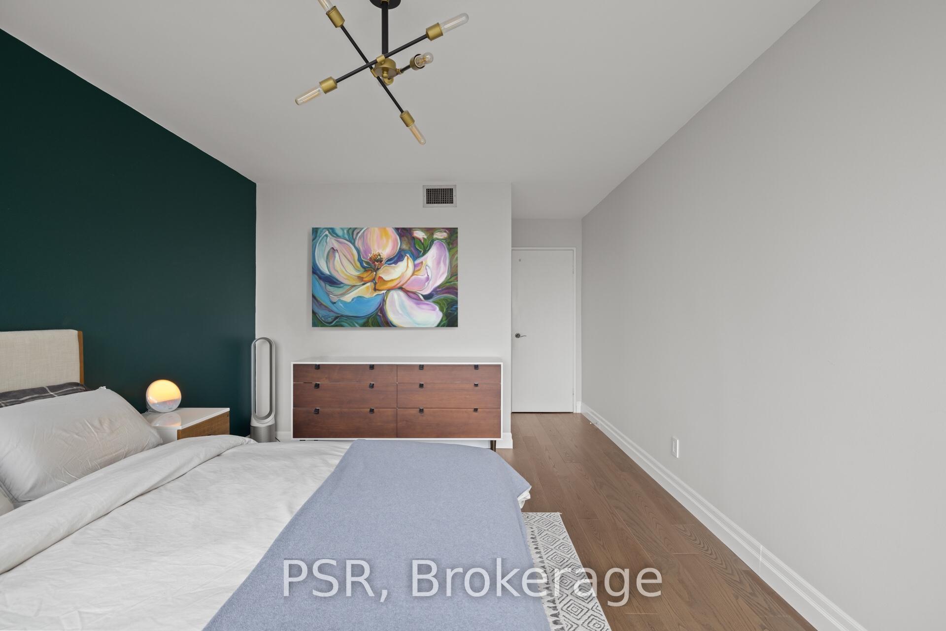 2 Bedrooms Condo at 30 Wellington, Toronto For sale