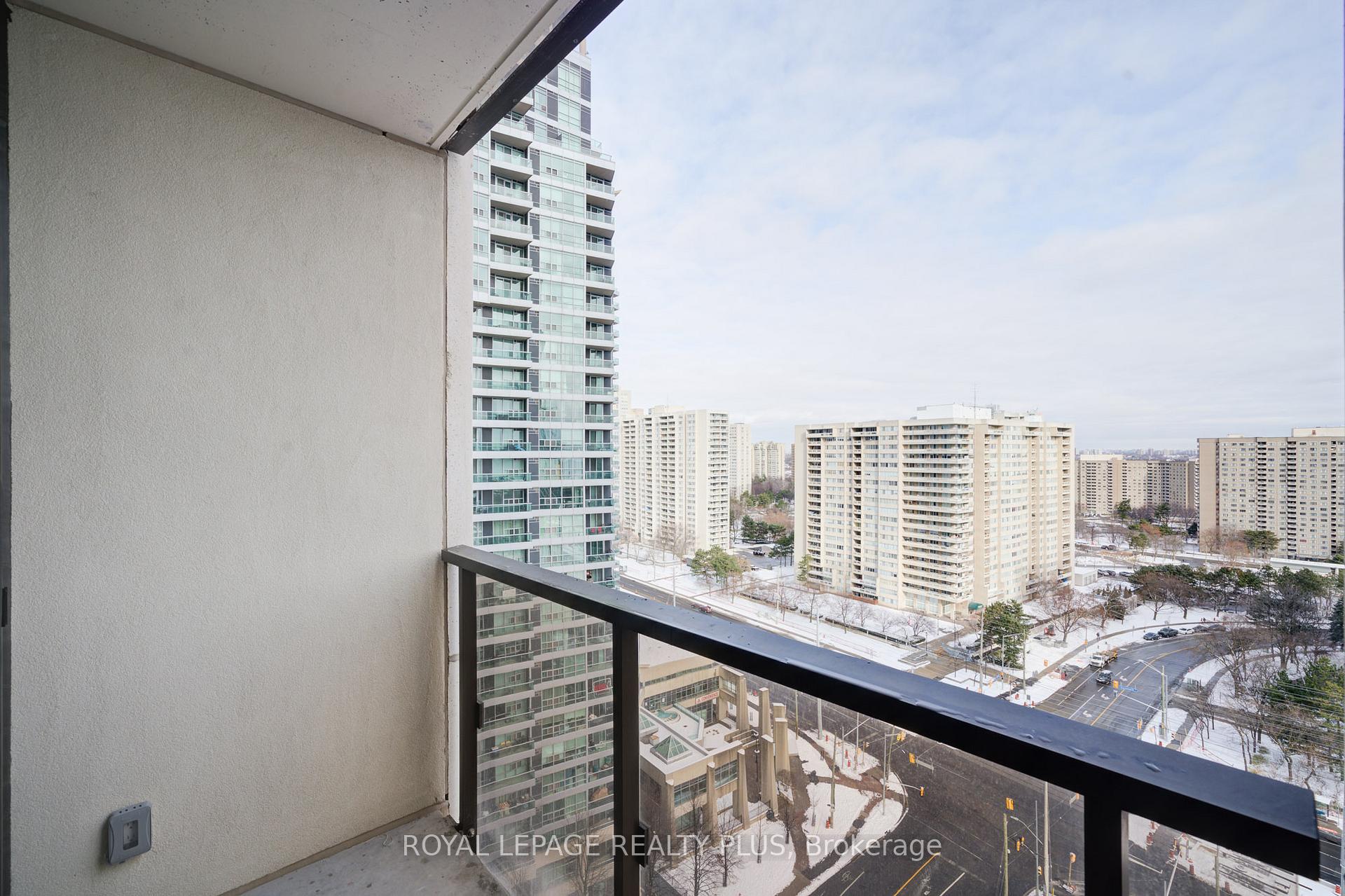 2 Bedrooms Condo at 30 Elm, Mississauga For sale