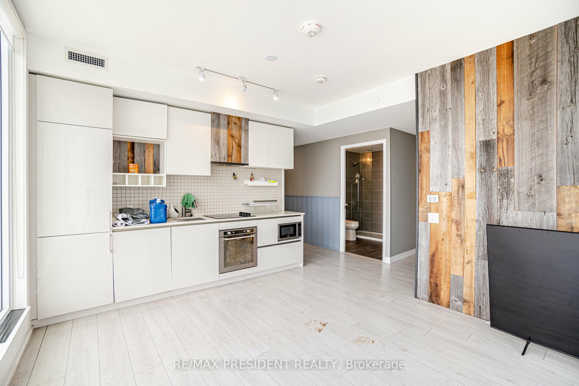 3 Bedrooms Condo at 5 Buttermill, Vaughan For sale