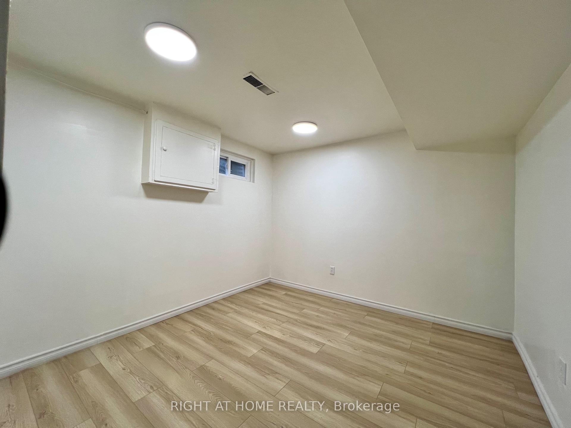 4 Bedrooms Condo at 286 Sprucewood, Toronto For sale