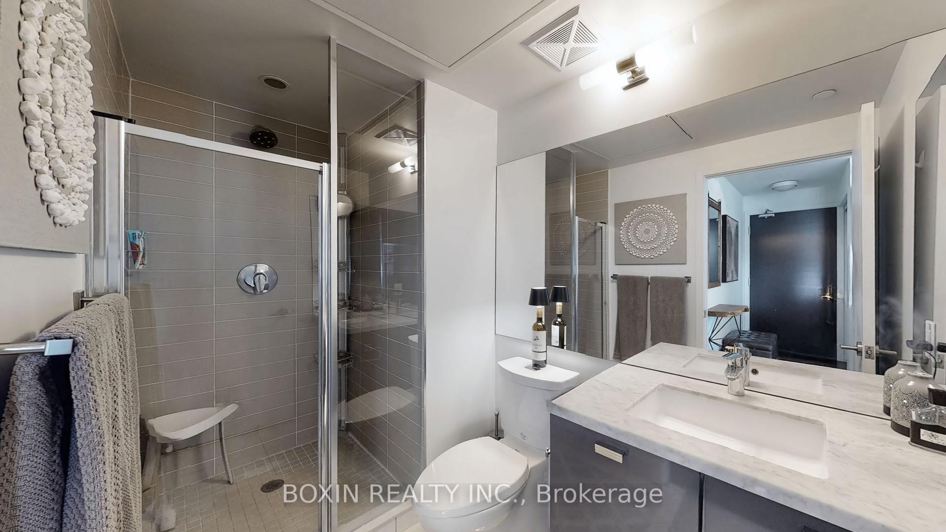 2 Bedrooms Condo at 290 Adelaide,  Toronto For sale