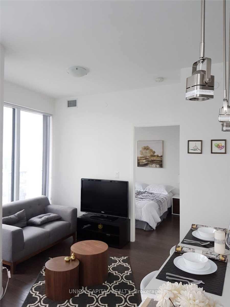 1 Bedroom Condo at 88 Harbour,  Toronto For sale