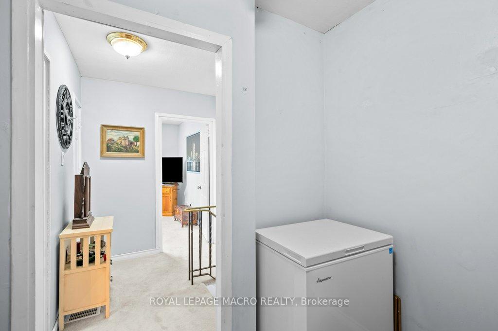 2 Bedrooms Condo at 483 Claridge, Burlington For sale
