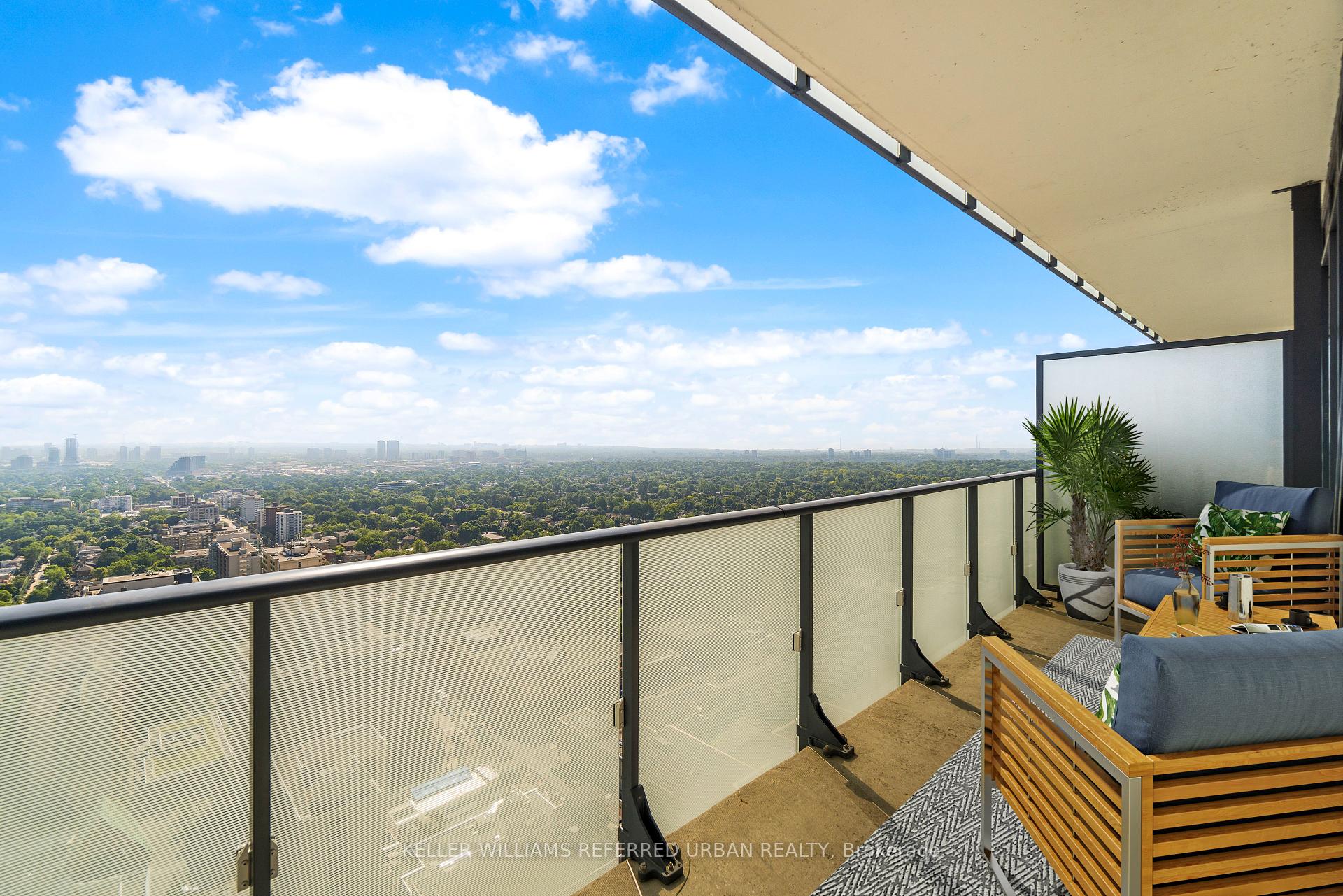 2 Bedrooms Condo at 185 Roehampton, Toronto For sale