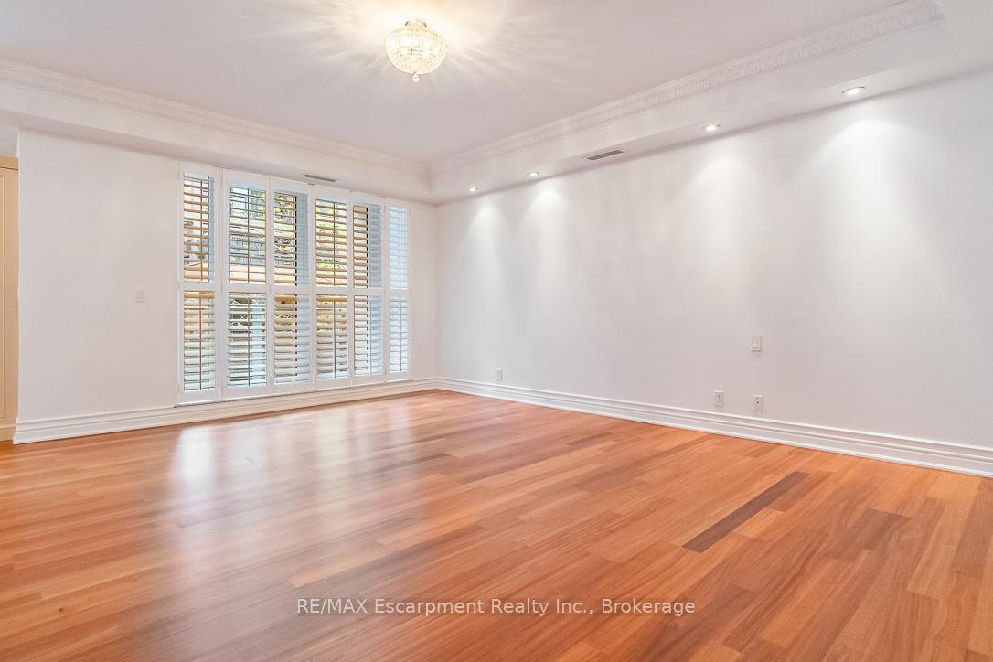 3 Bedrooms Condo at 68 Yorkville, Toronto For sale