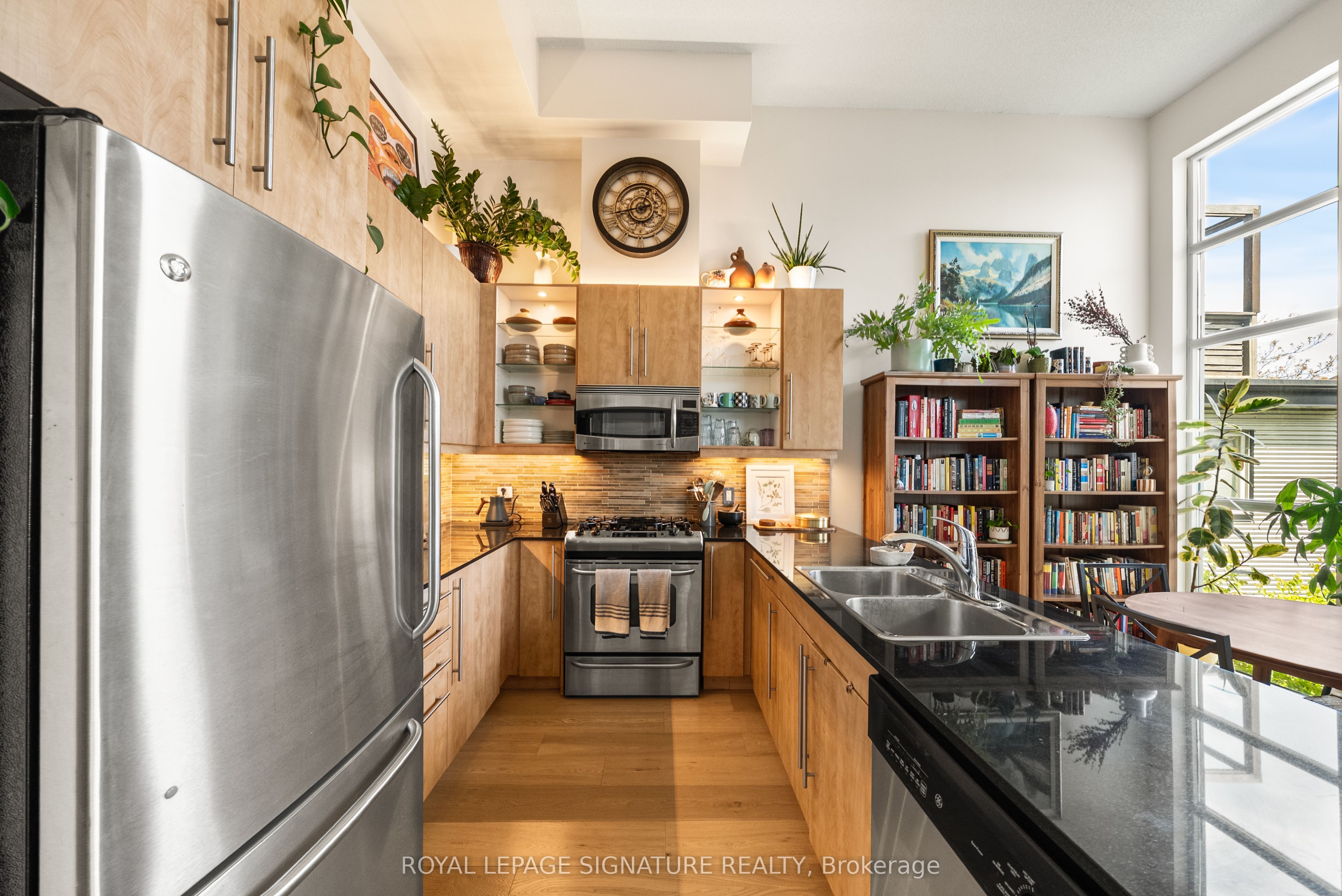437 Roncesvalles Avenue, #423
