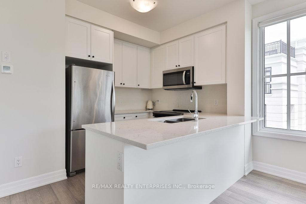 2 Bedrooms Condo at 657 Cricklewood, Mississauga For sale