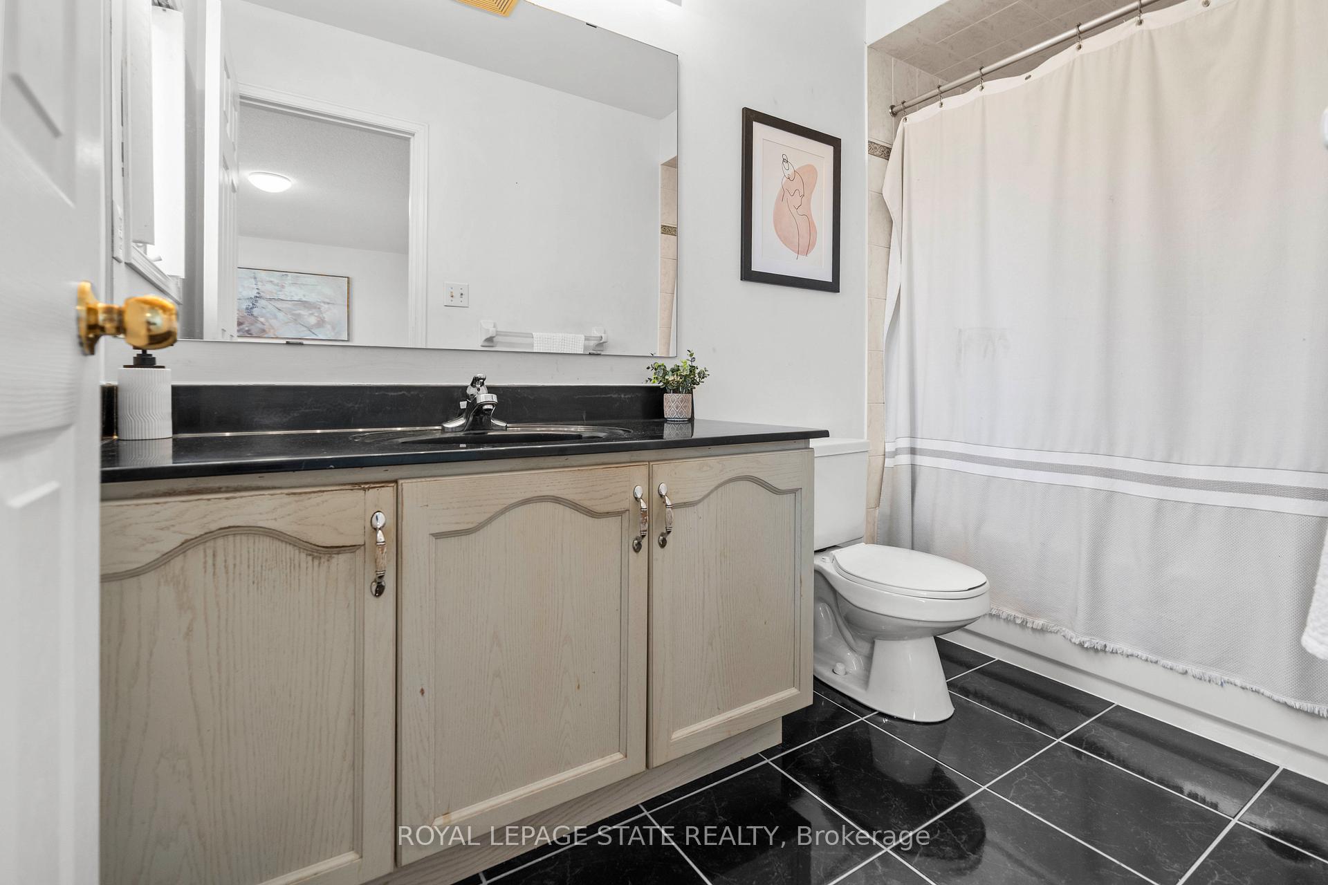 3 Bedrooms Condo at 5090 Fairview, Burlington For sale