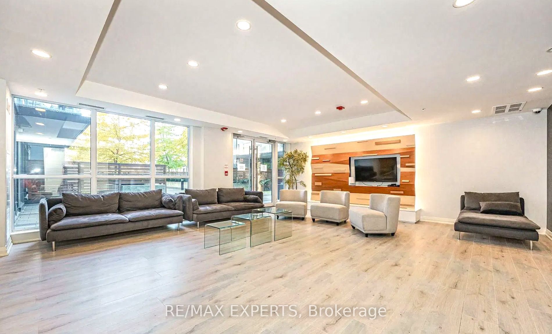 15 James Finlay Way 1017