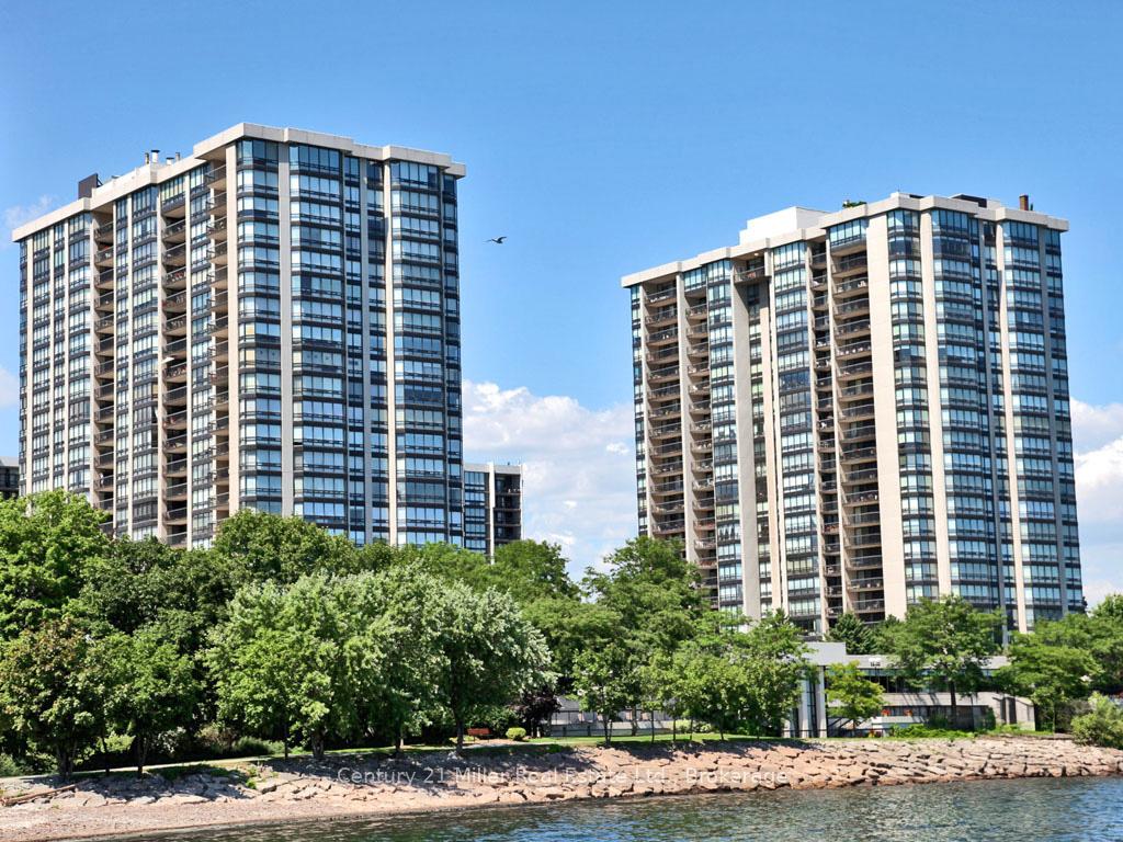 2 Bedrooms Condo at 2180 Marine, Oakville For sale