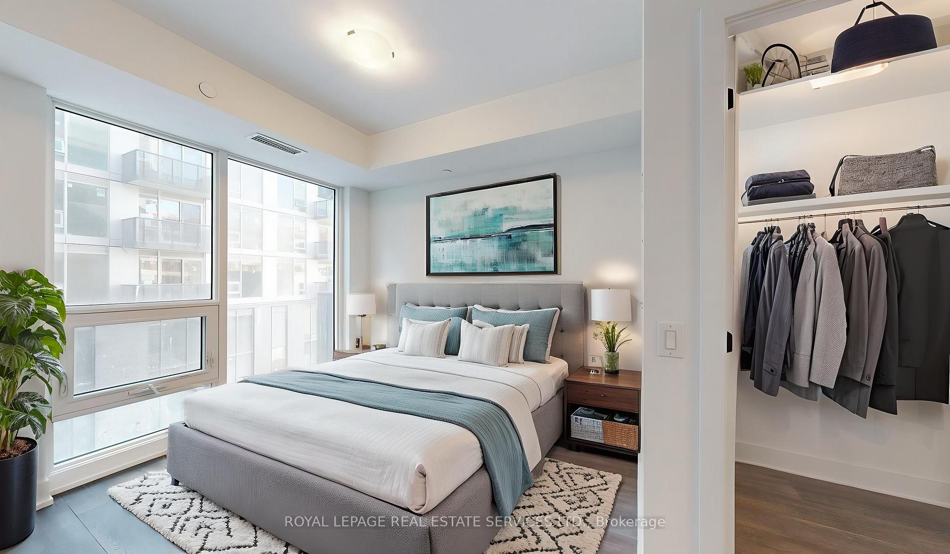 2 Bedrooms Condo at 2450 Old Bronte, Oakville For sale