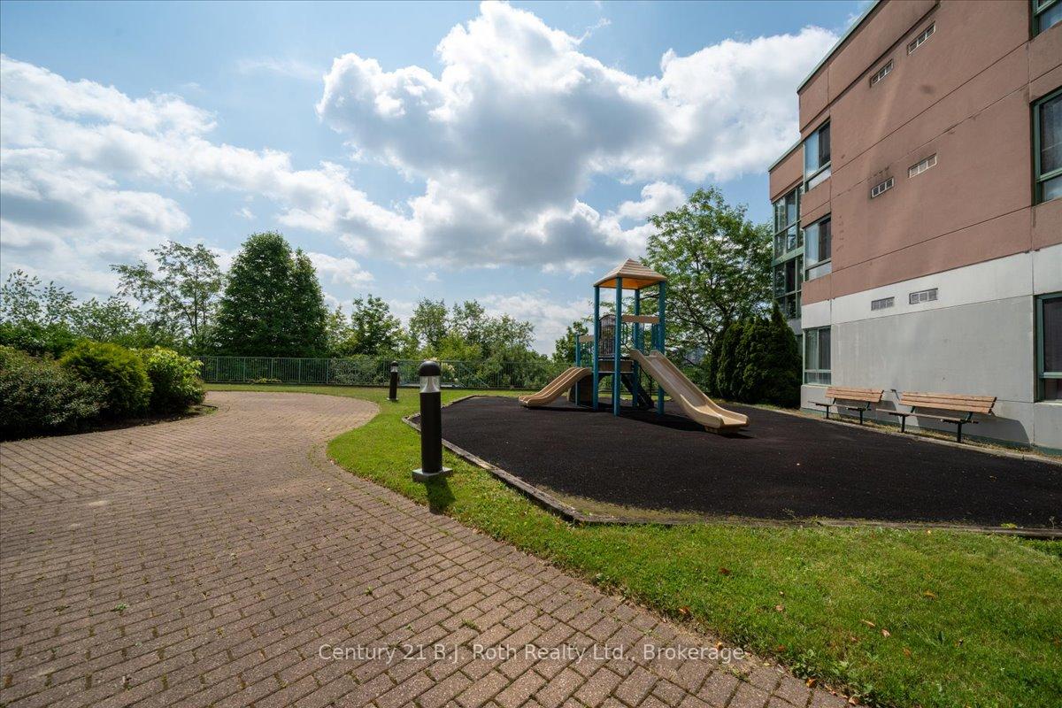 1 Bedroom Condo at 41 MARKBROOK, Toronto For sale