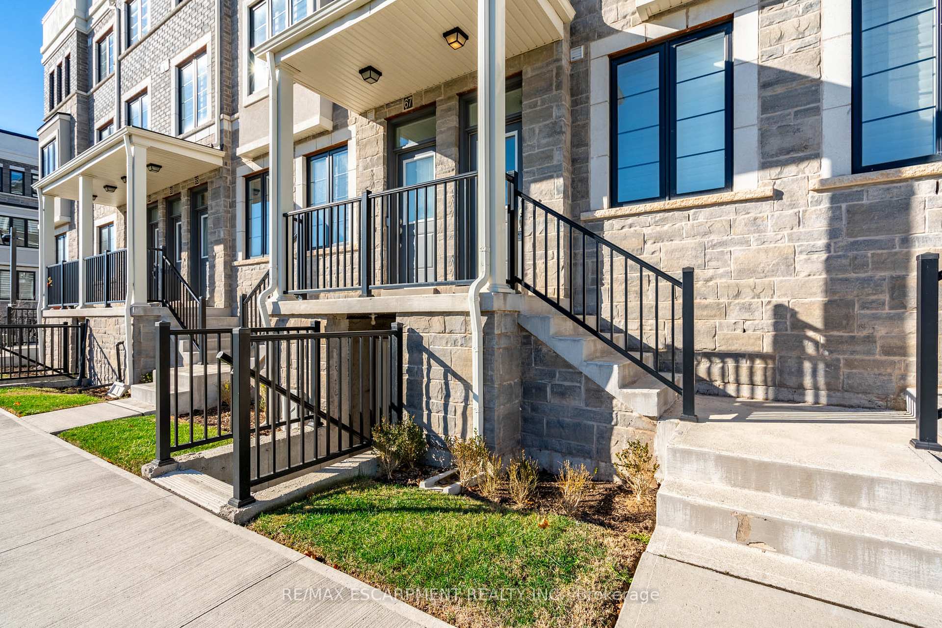 2 Bedrooms Condo at 383 Dundas,  Hamilton For sale