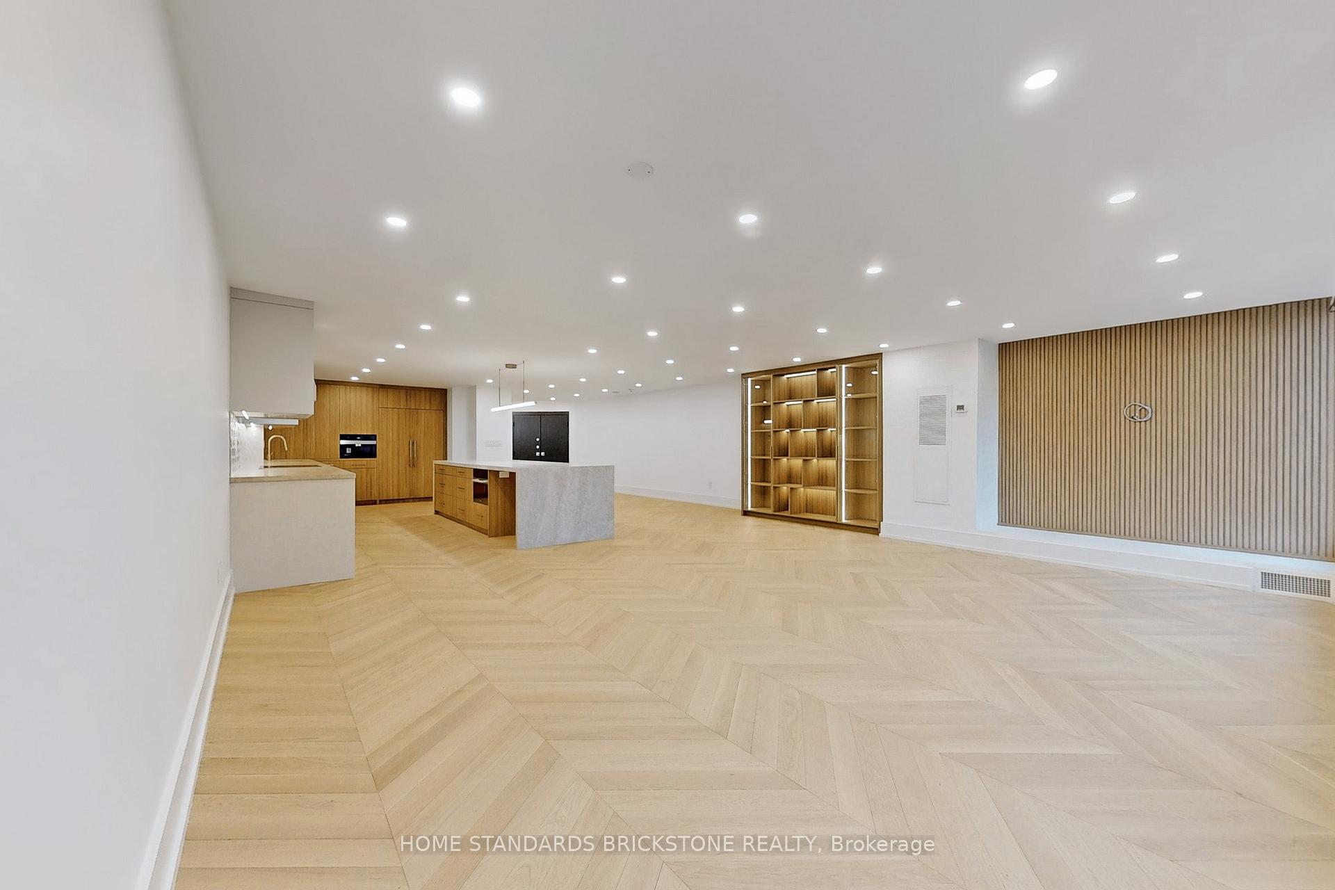 2 Bedrooms Condo at 110 Bloor, Toronto For sale