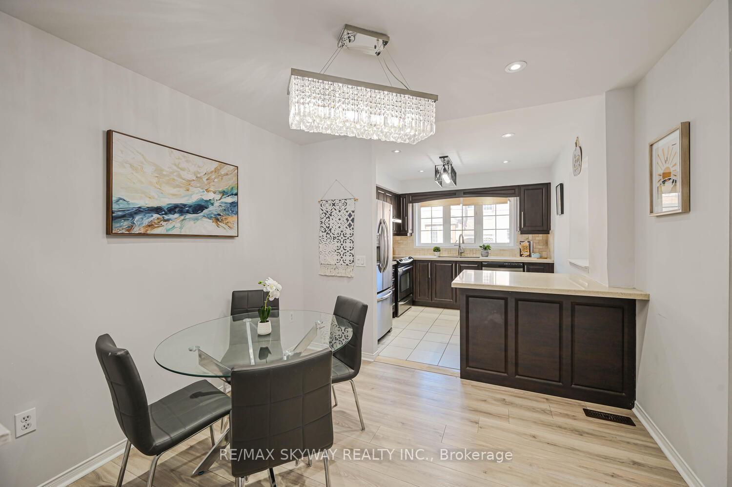 3 Bedrooms Condo at 50 Strathaven,  Mississauga For sale