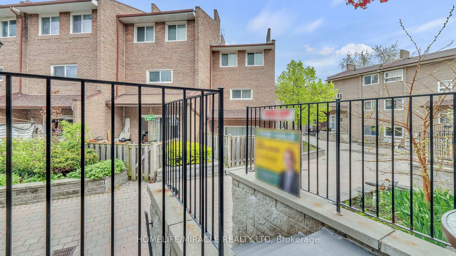 3 Bedrooms Condo at 91 Muir, Toronto For sale