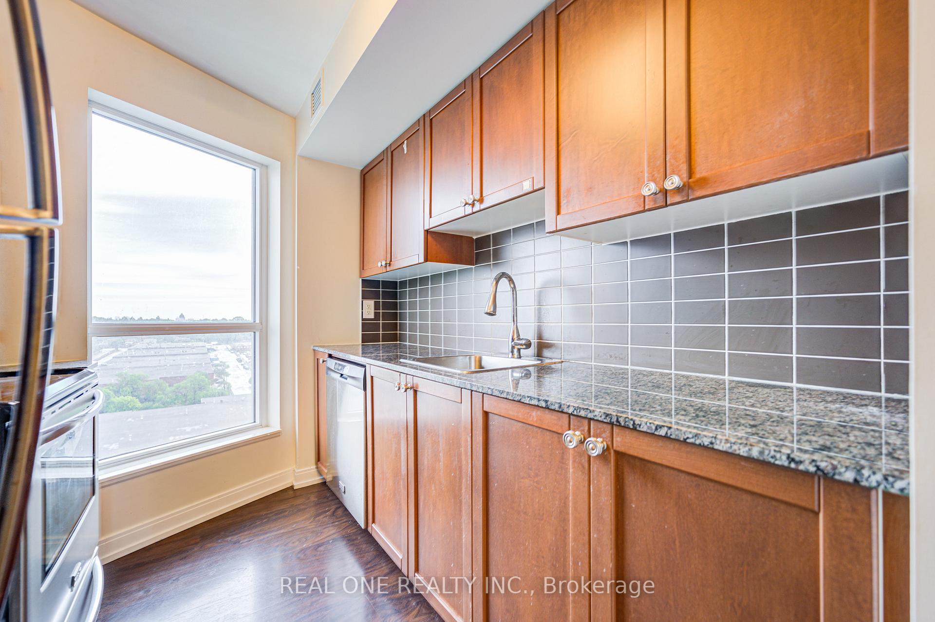 3 Bedrooms Condo at 151 Village Green, Toronto For sale