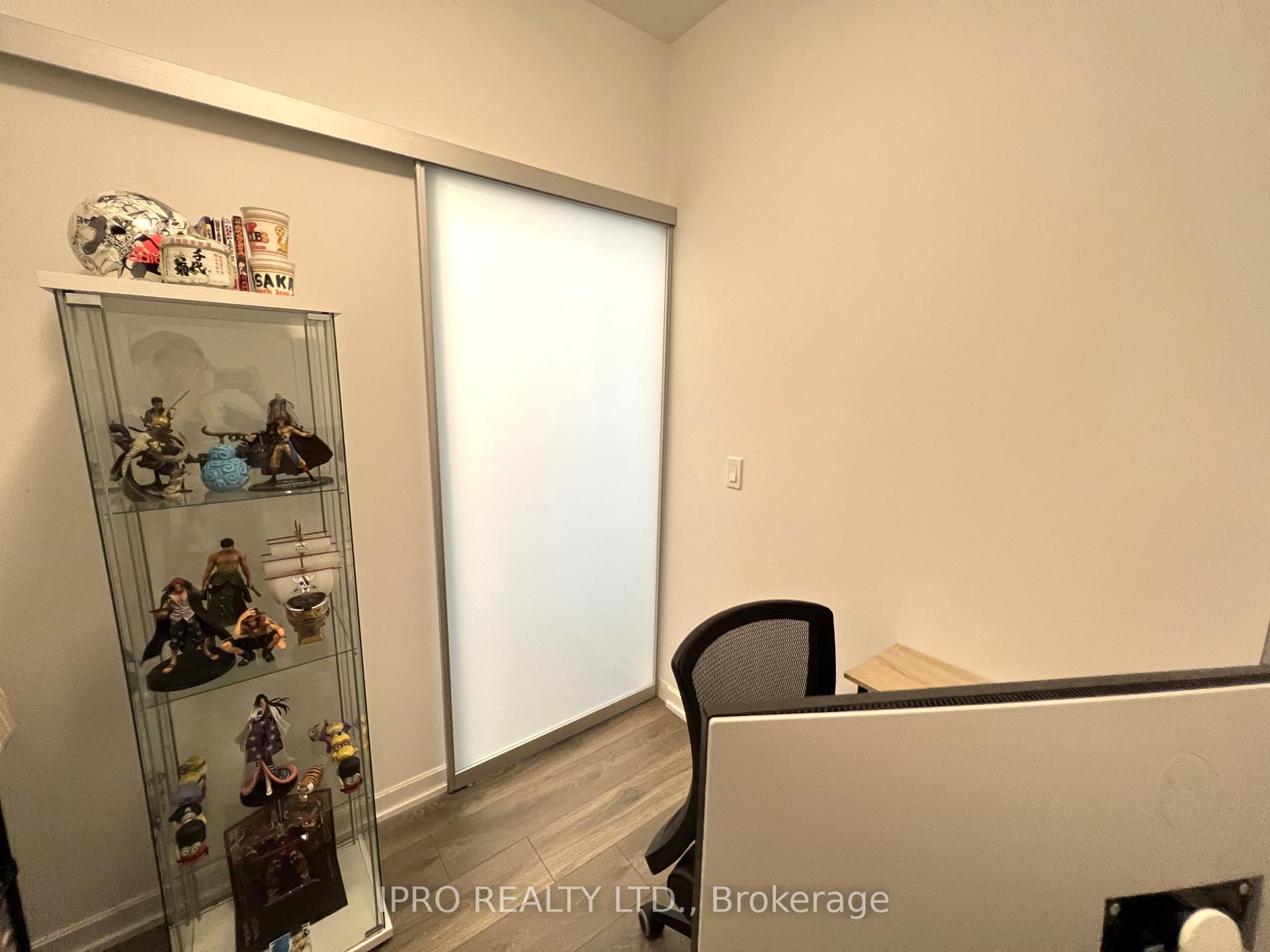 2 Bedrooms Condo at 32 Forest Manor, Toronto For sale