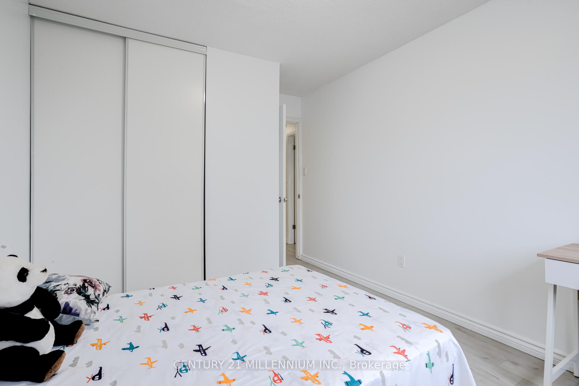 3 Bedrooms Condo at 6797 Formentera, Mississauga For sale
