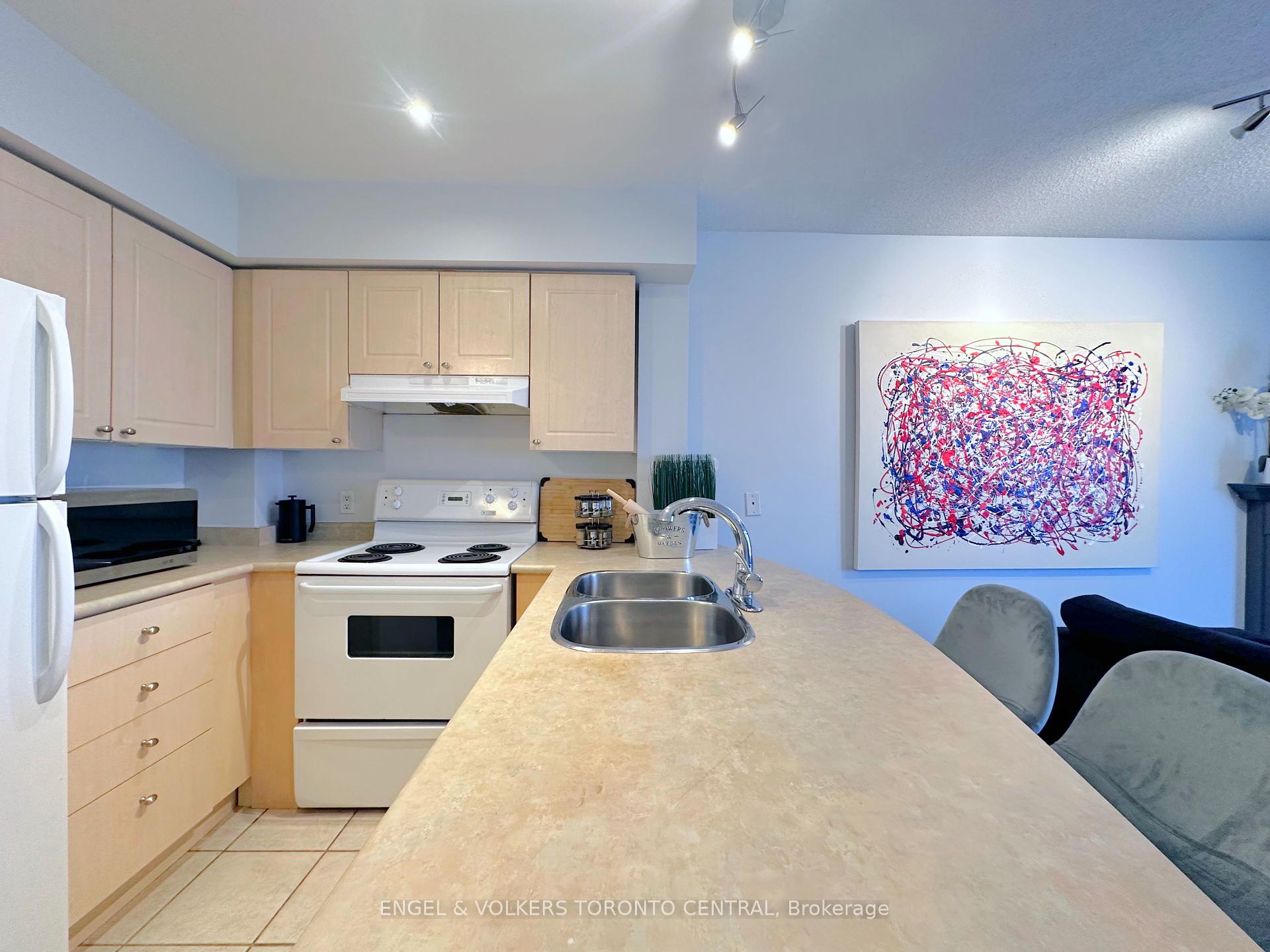 2 Bedrooms Condo at 12 Sudbury, Toronto For sale
