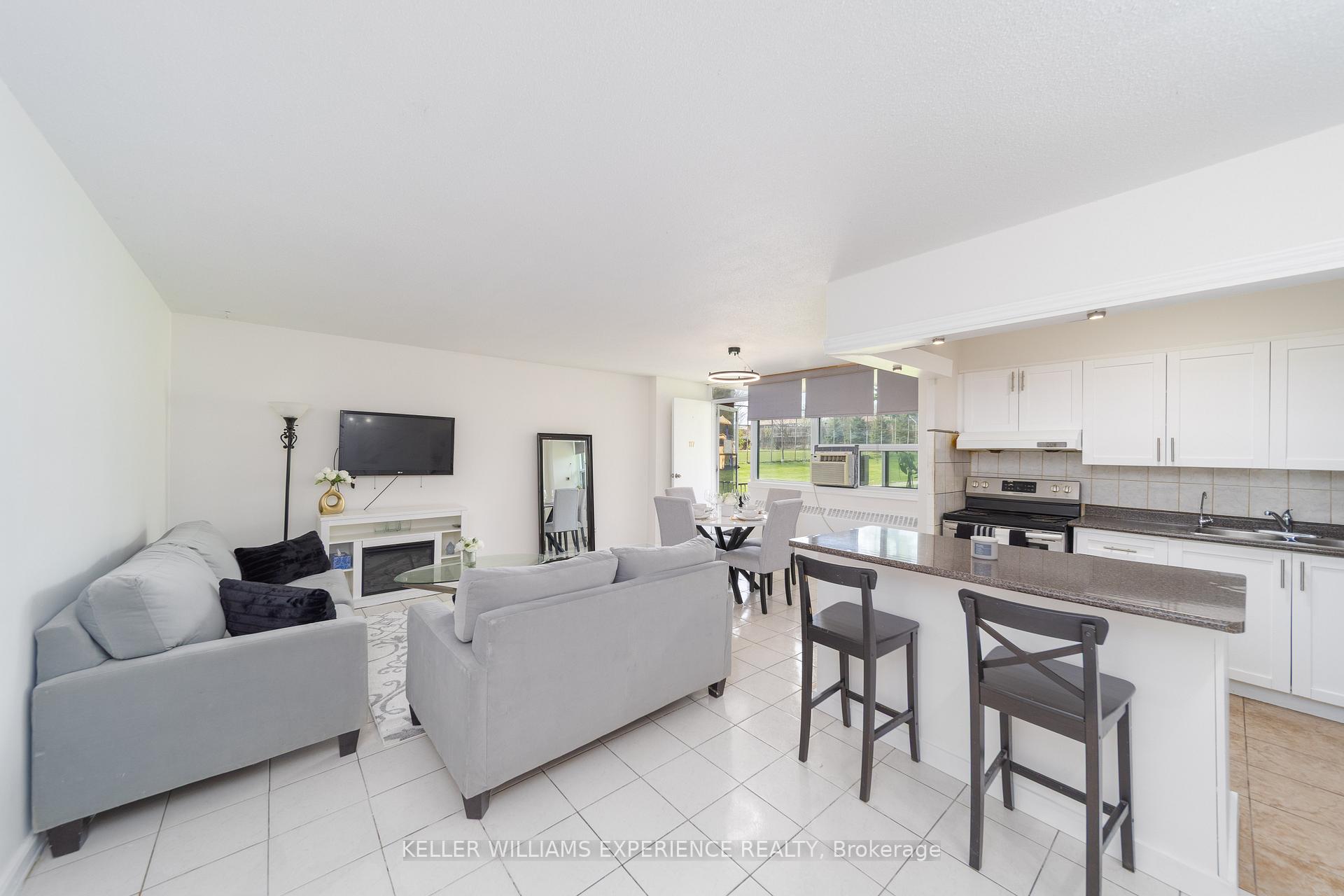 2 Bedrooms Condo at 180 Markham, Toronto For sale