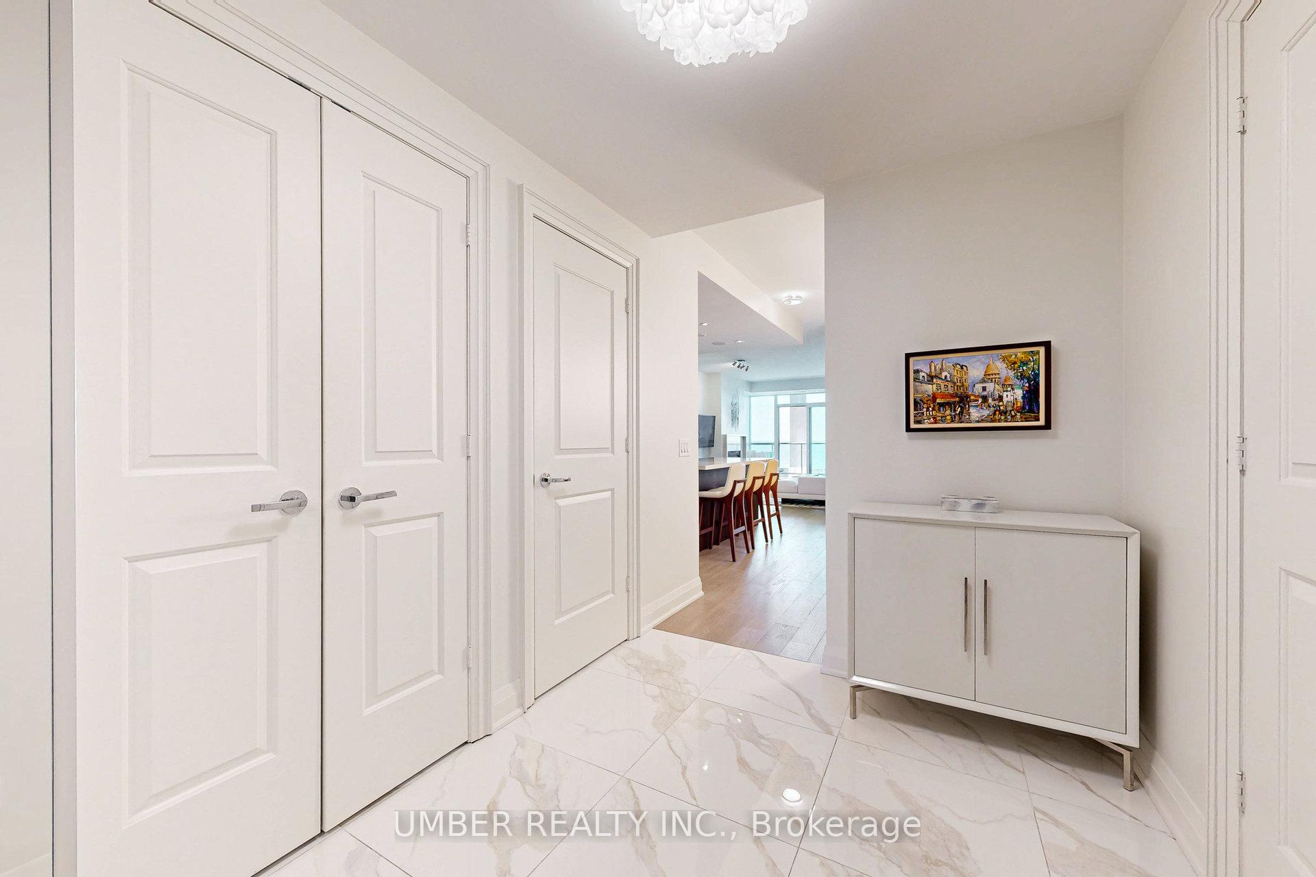 2 Bedrooms Condo at 11 Bronte, Oakville For sale