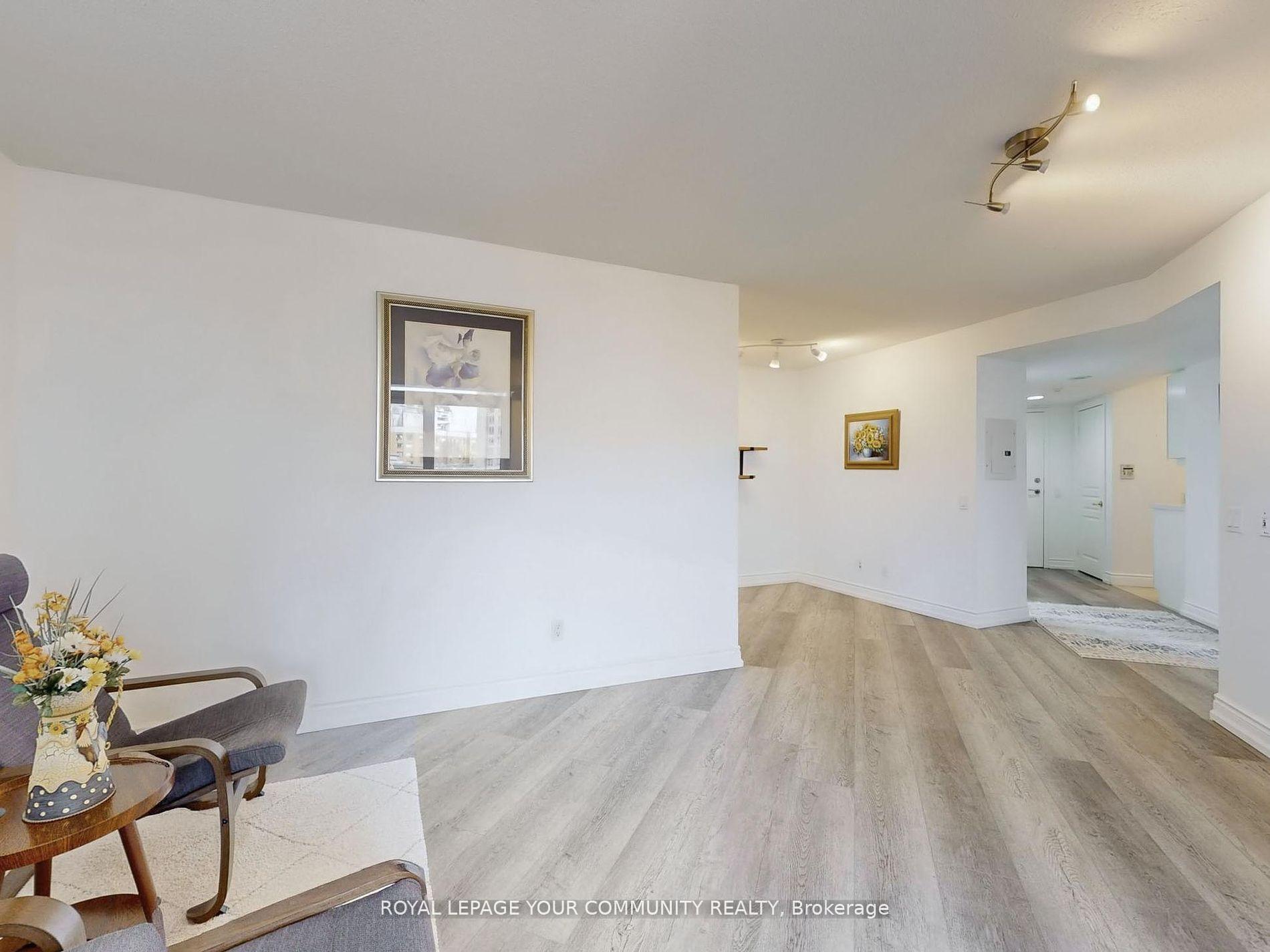 2 Bedrooms Condo at 15 Northtown,  Toronto For sale