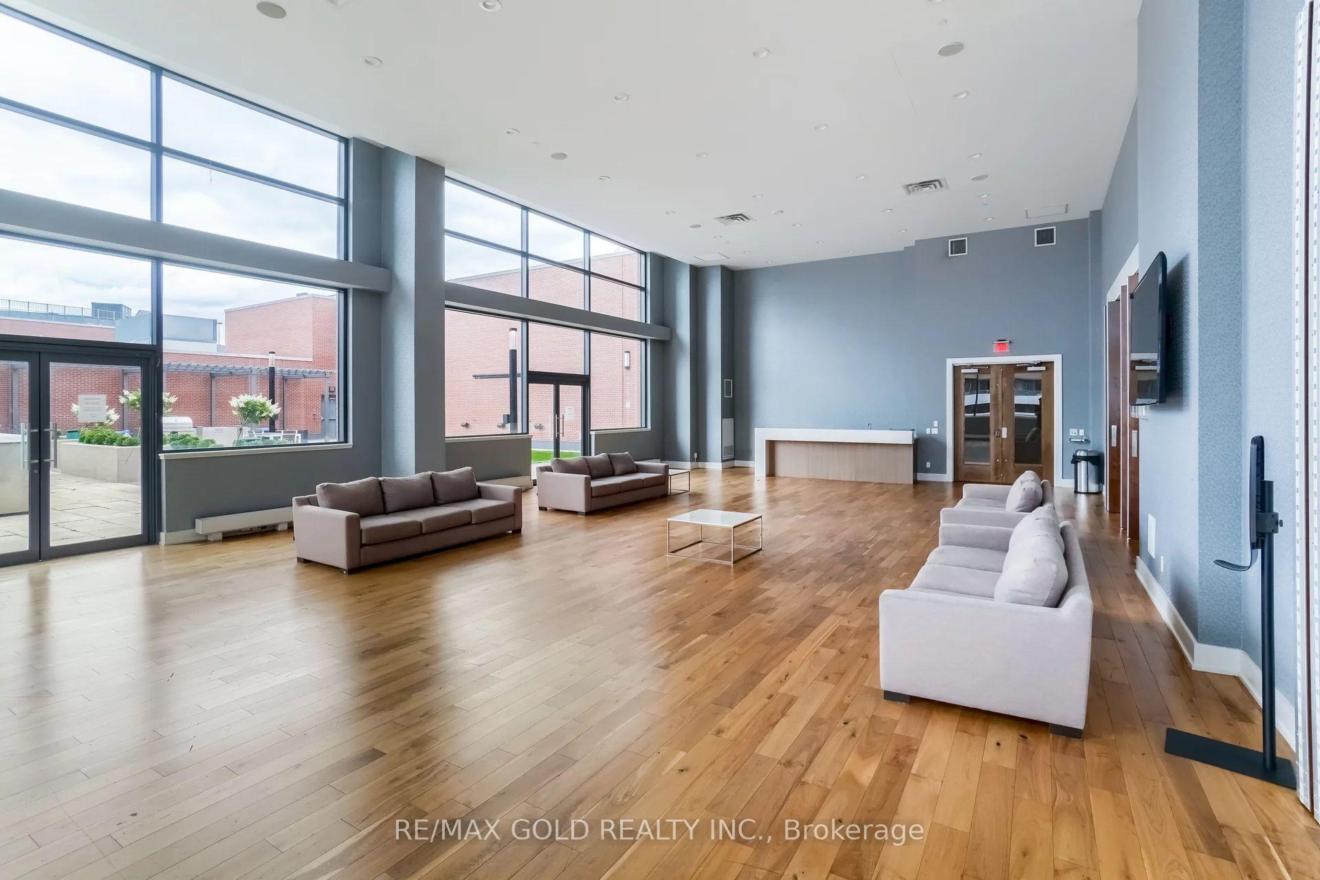3 Bedrooms Condo at 2212 Lakeshore, Toronto For sale