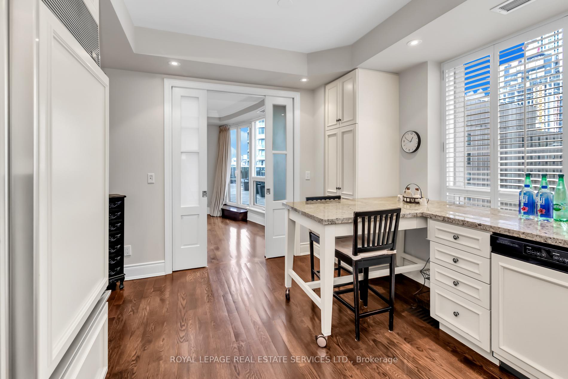3 Bedrooms Condo at 10 Bellair, Toronto For sale