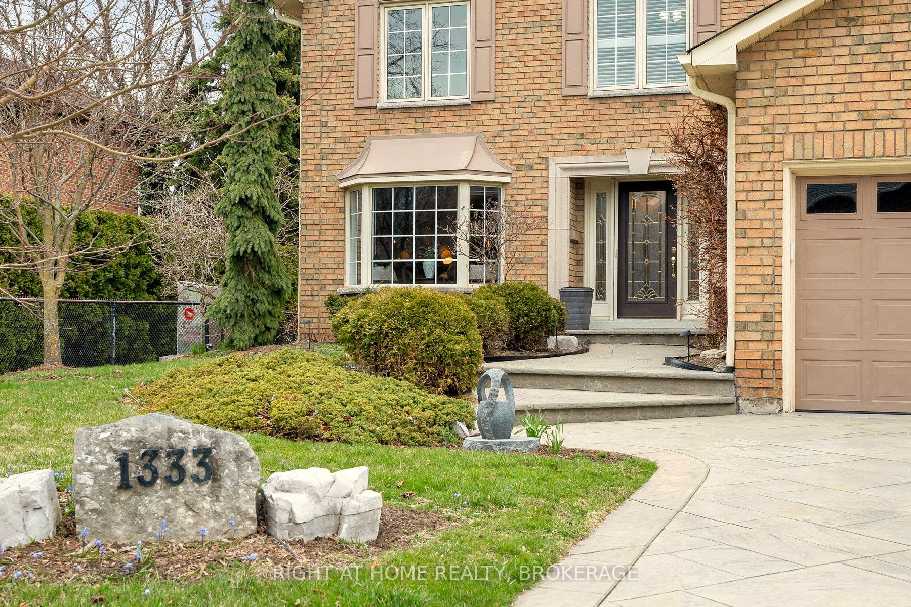 1333 Birchcliff Drive, Oakville, ON L6M 2A5