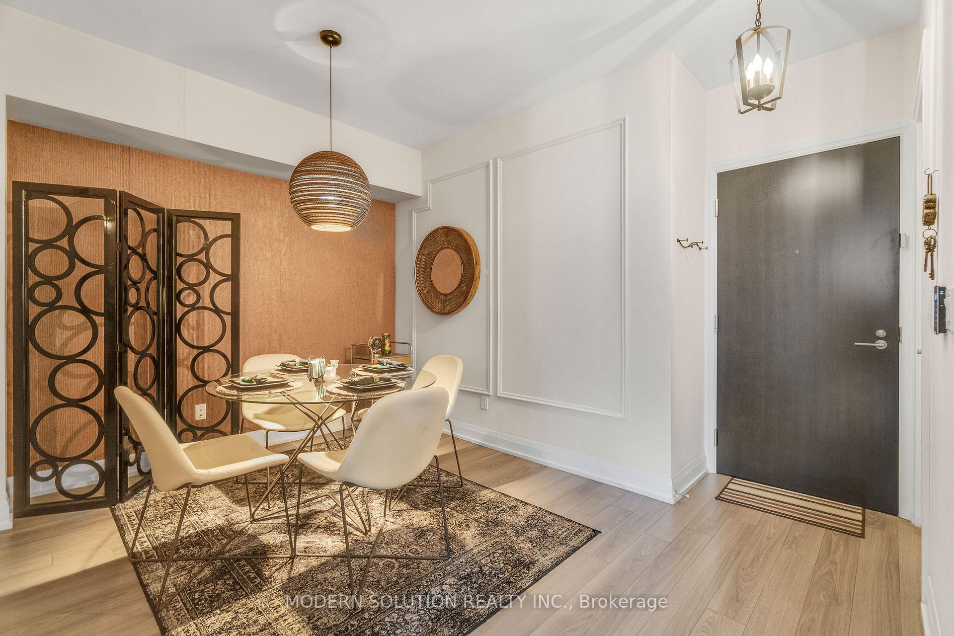 2 Bedrooms Condo at 18 Graydon Hall, Toronto For sale