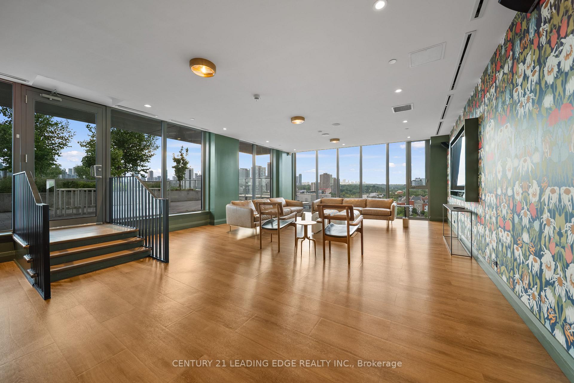3 Bedrooms Condo at 15 BASEBALL, Toronto For sale