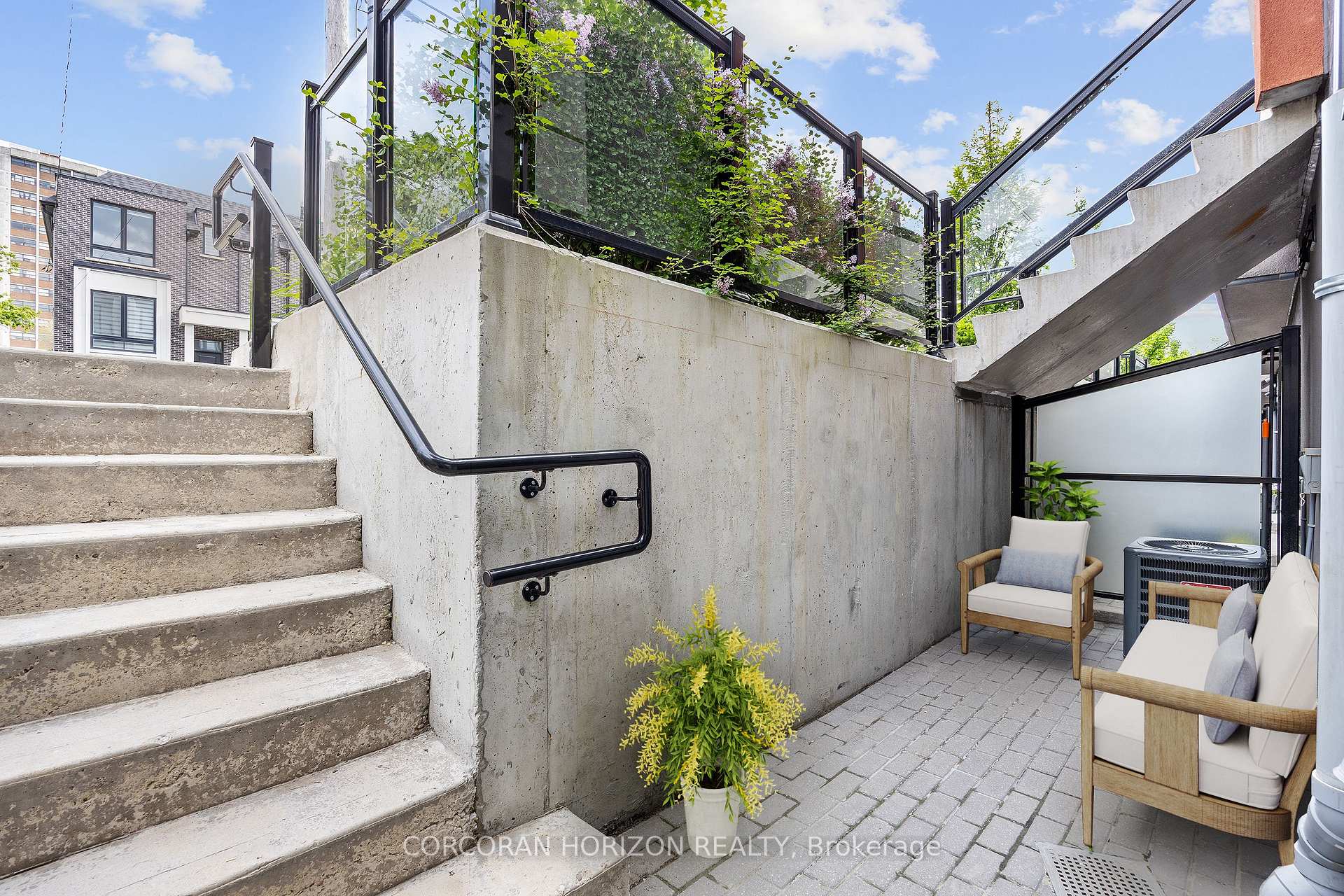 2 Bedrooms Condo at 8 Marquette, Toronto For sale