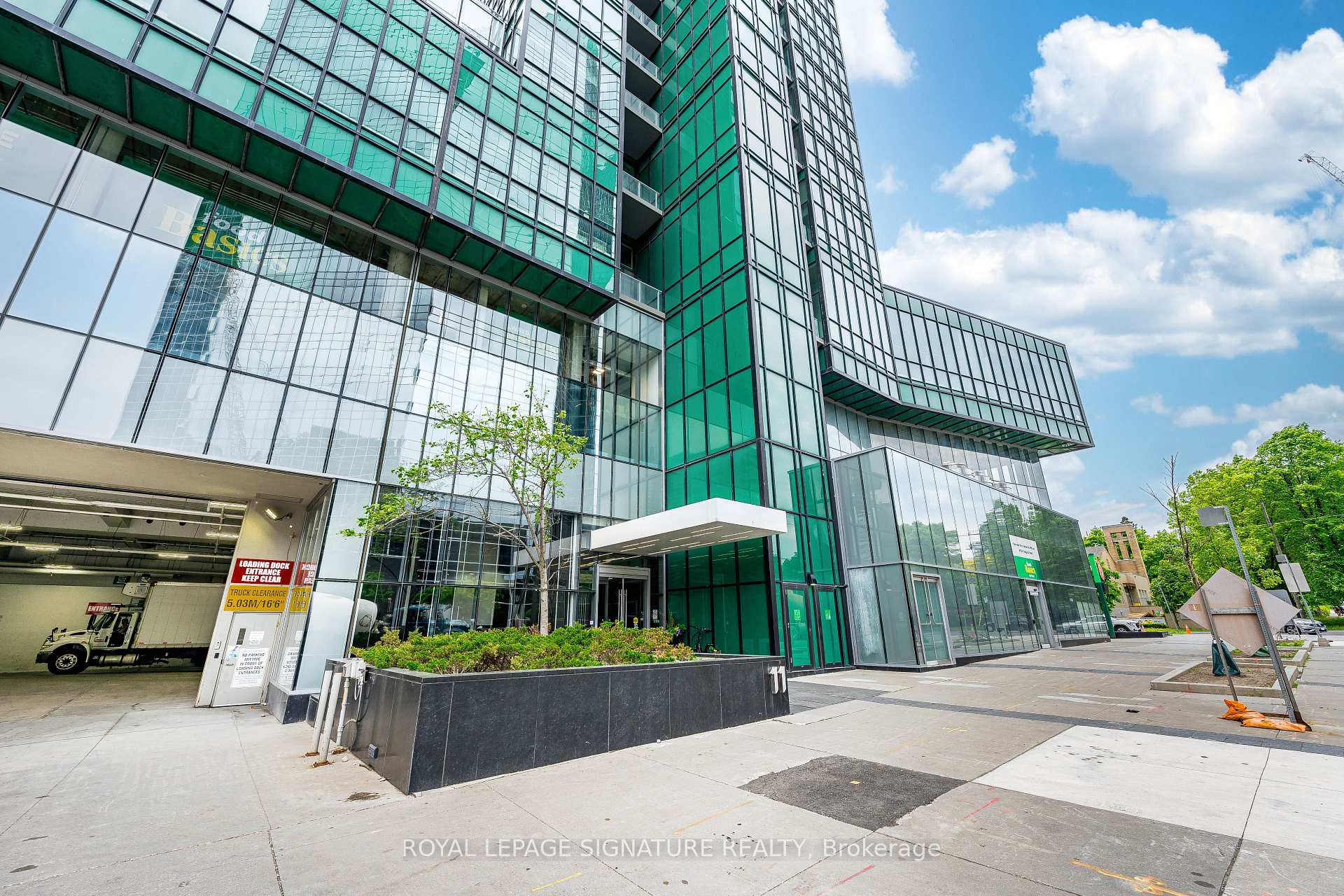 2 Bedrooms Condo at 11 Bogert, Toronto For sale