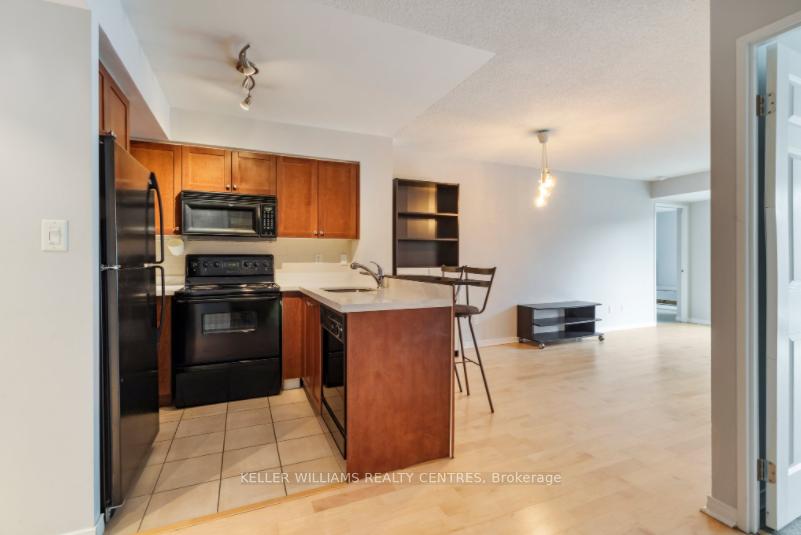 2 Bedrooms Condo at 230 King, Toronto For sale