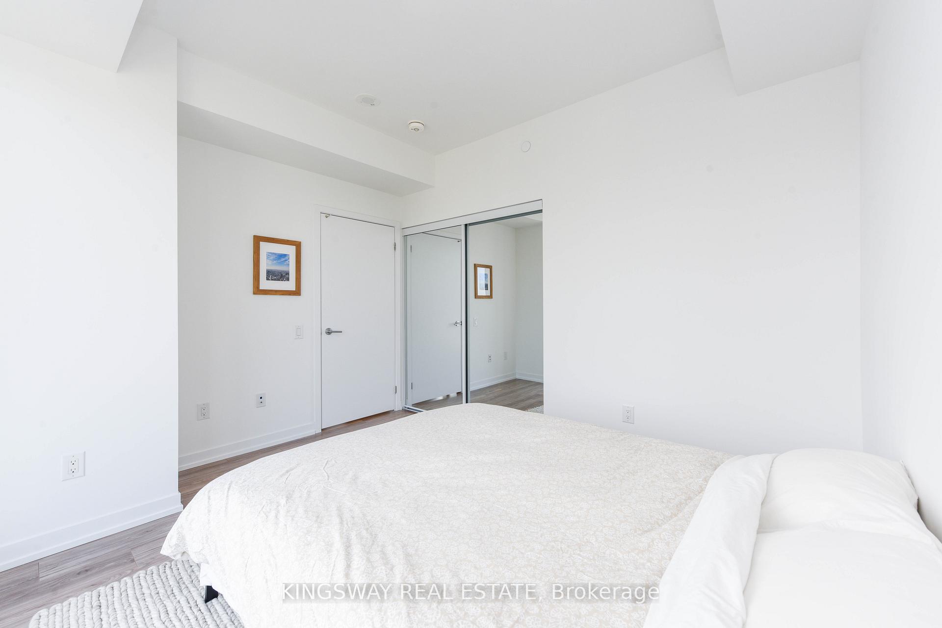 2 Bedrooms Condo at 4065 Confederation, Mississauga For sale