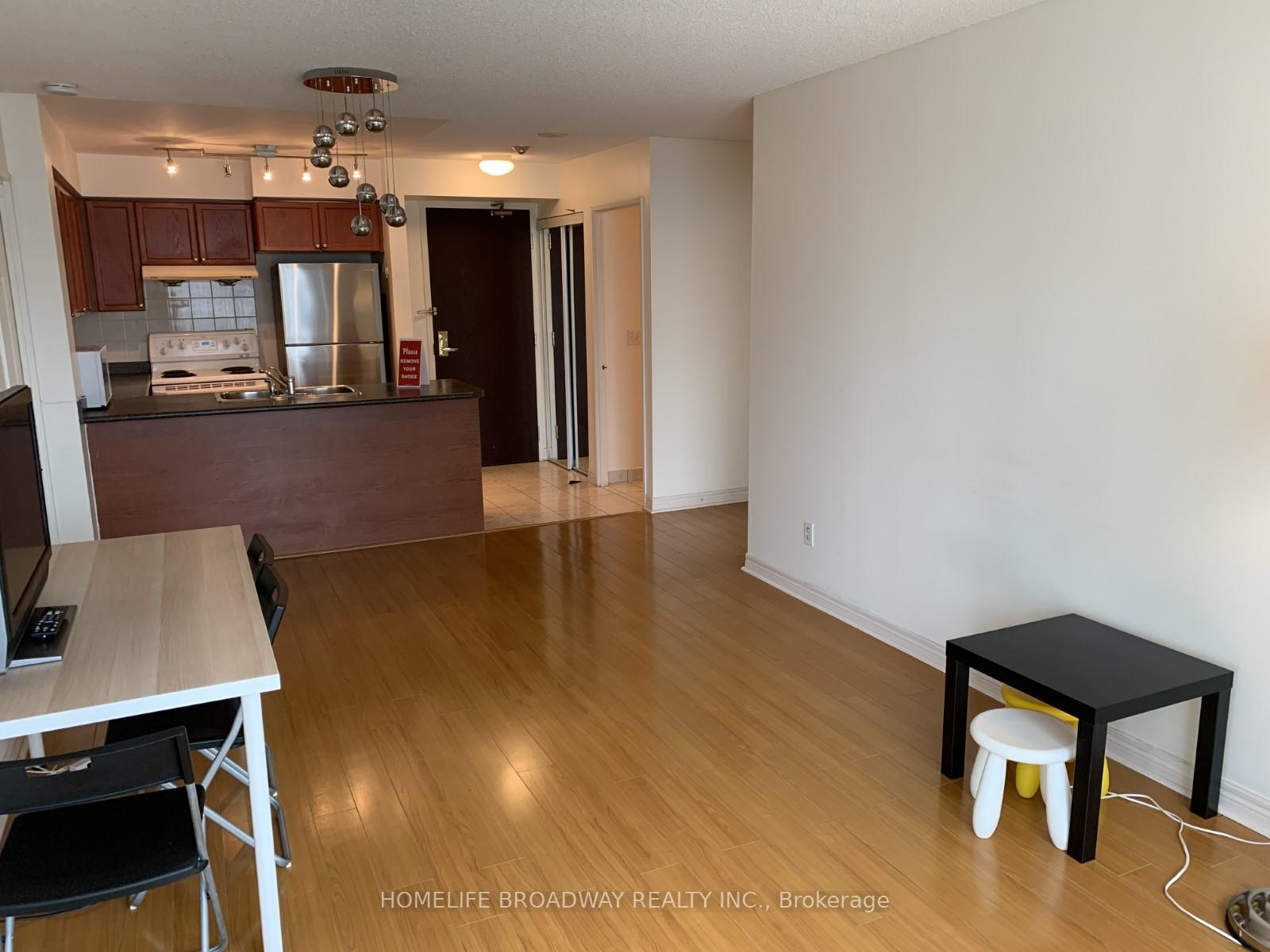 3 Bedrooms Condo at 18 Parkview,  Toronto For sale