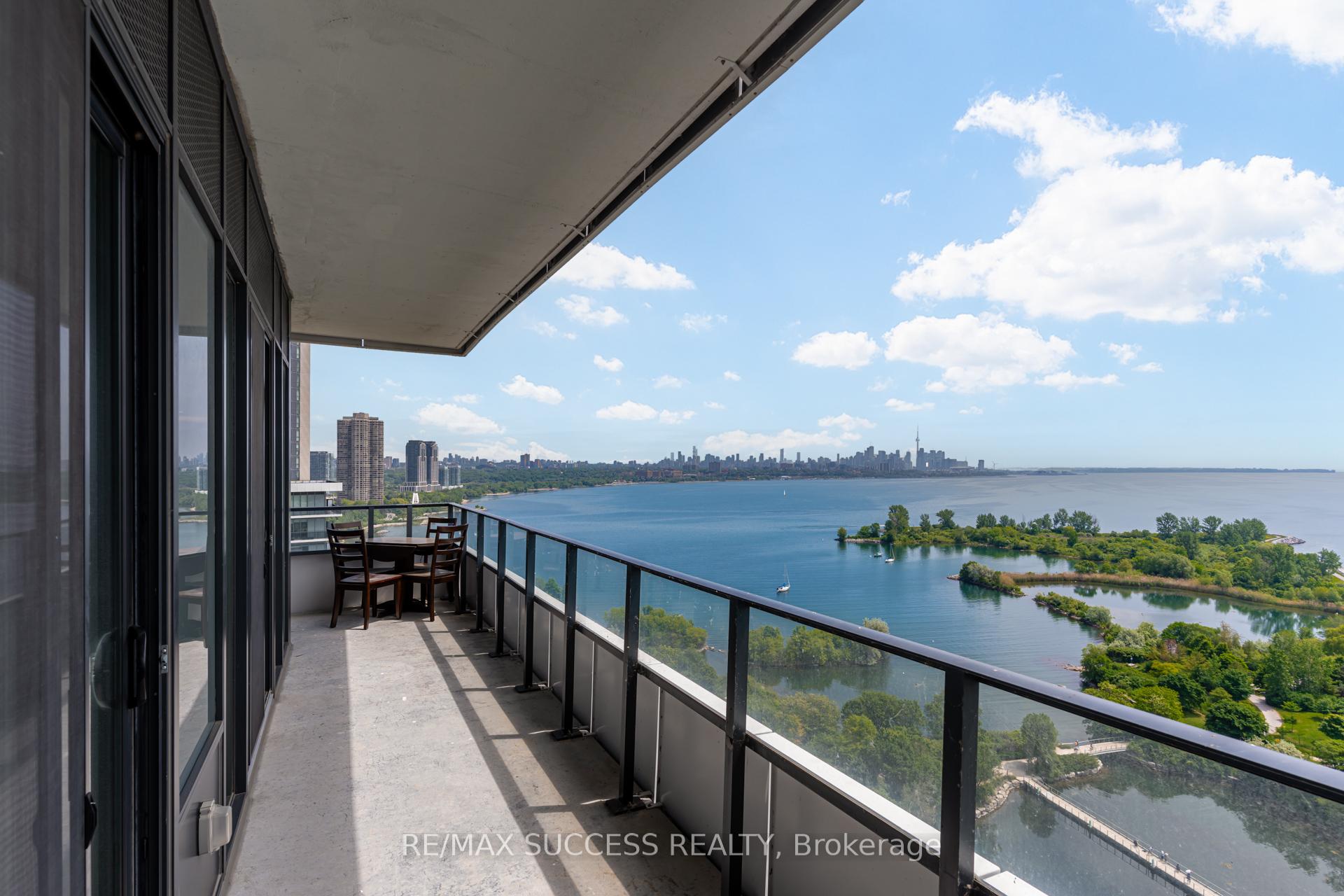 3 Bedrooms Condo at 20 Shore breeze, Toronto For sale