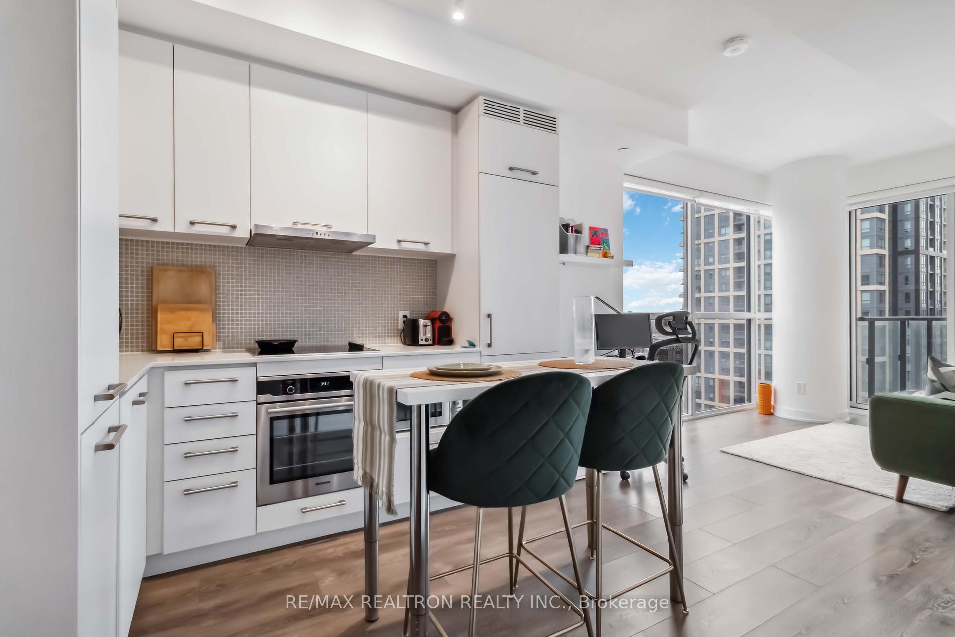1 Bedroom Condo at 87 Peter,  Toronto For sale
