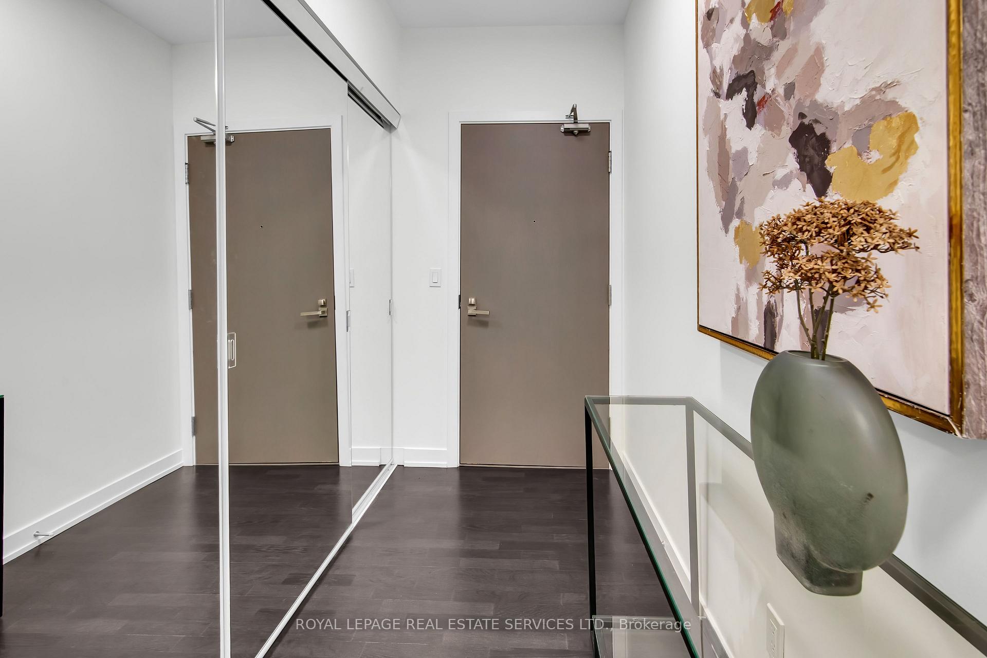 3 Bedrooms Condo at 501 St Clair, Toronto For sale