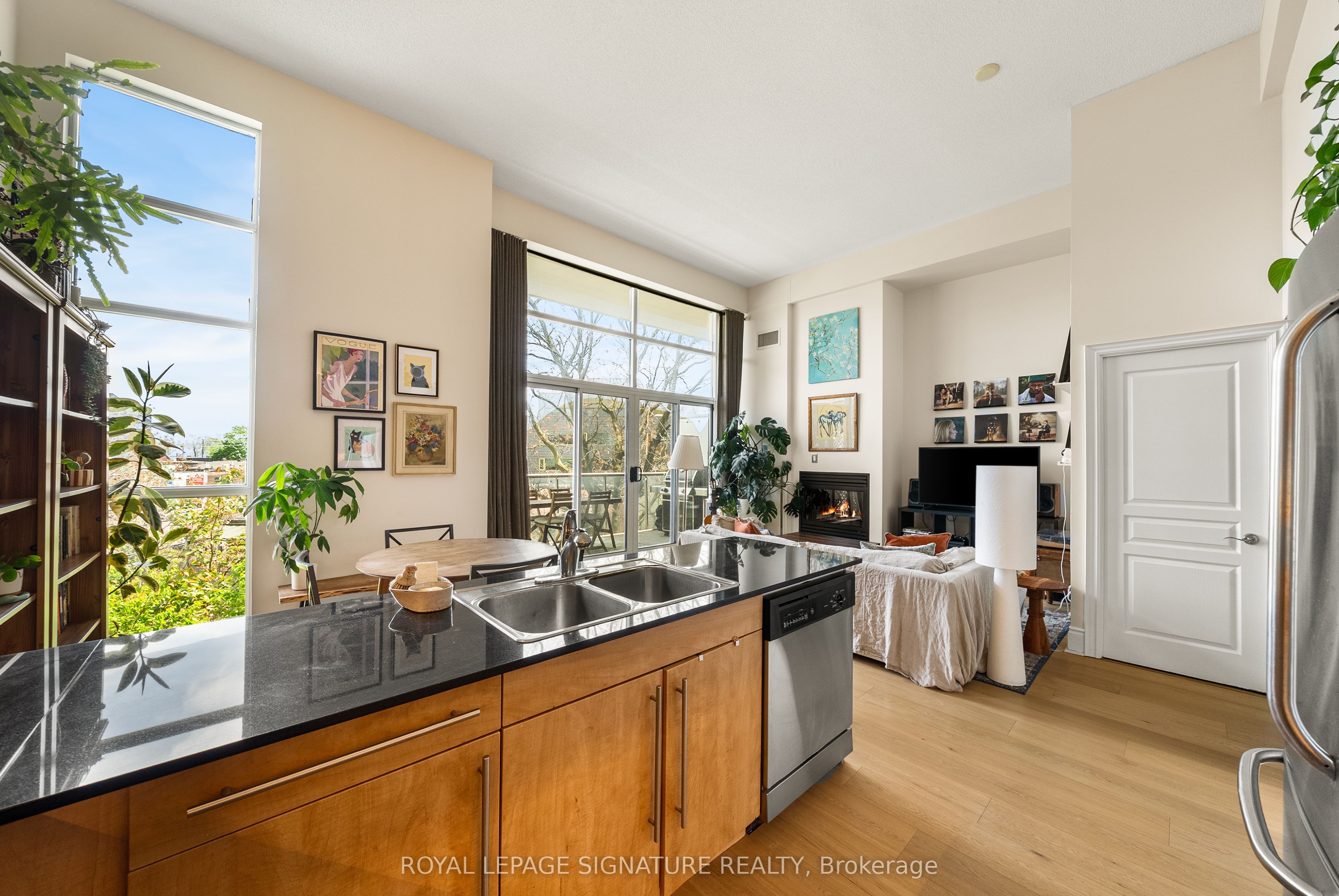 437 Roncesvalles Avenue, #423