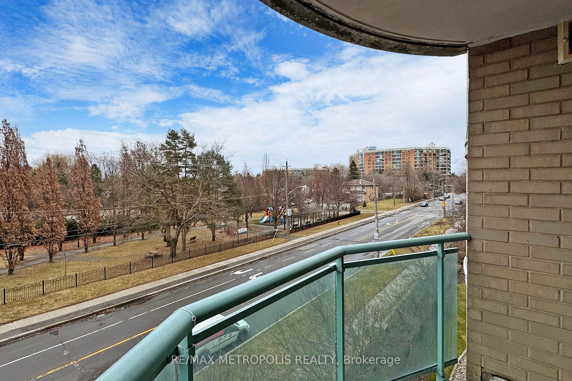 1 Bedroom Condo at 28 Pemberton,  Toronto For sale