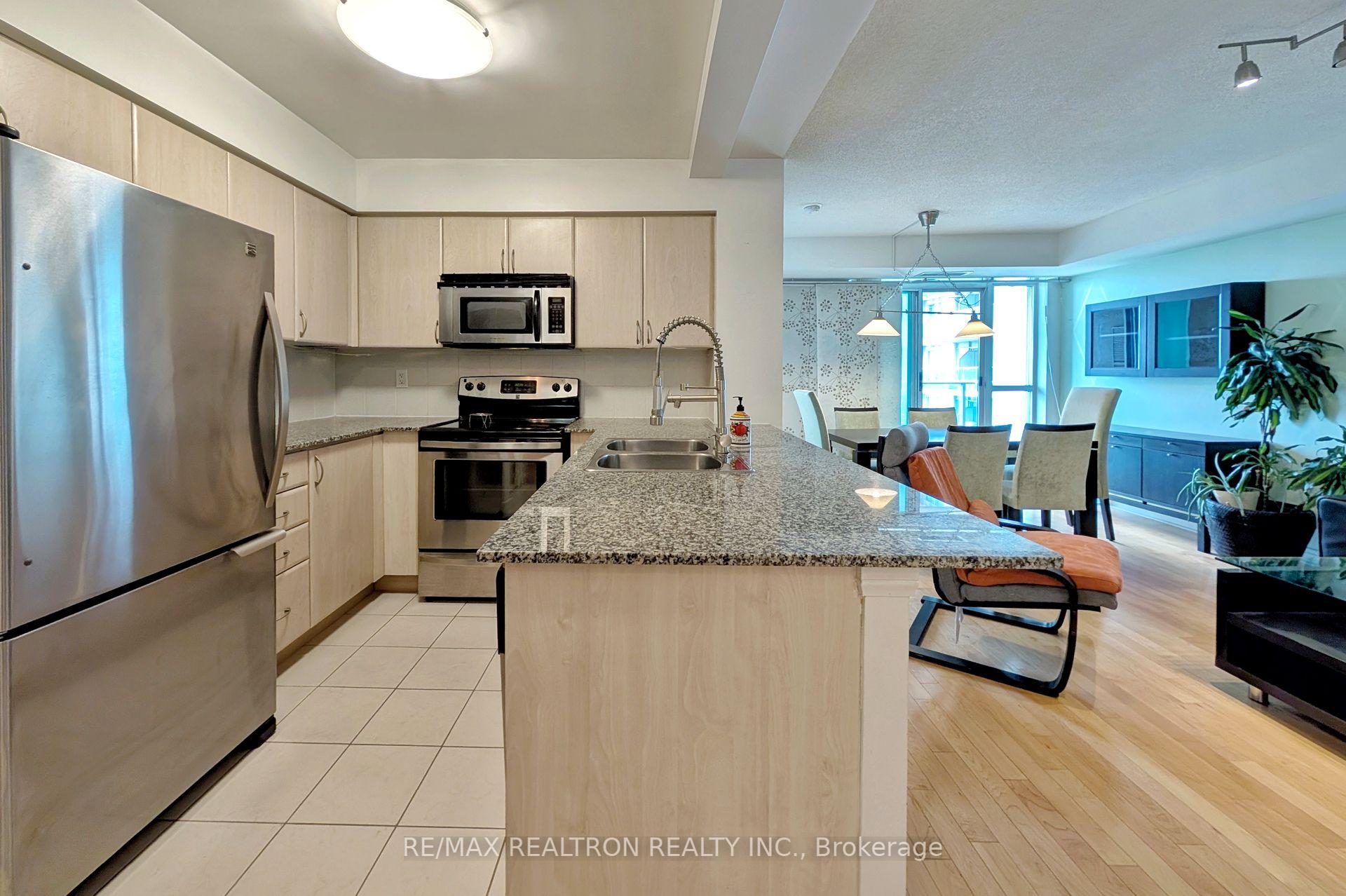 3 Bedrooms Condo at 35 Bales, Toronto For sale