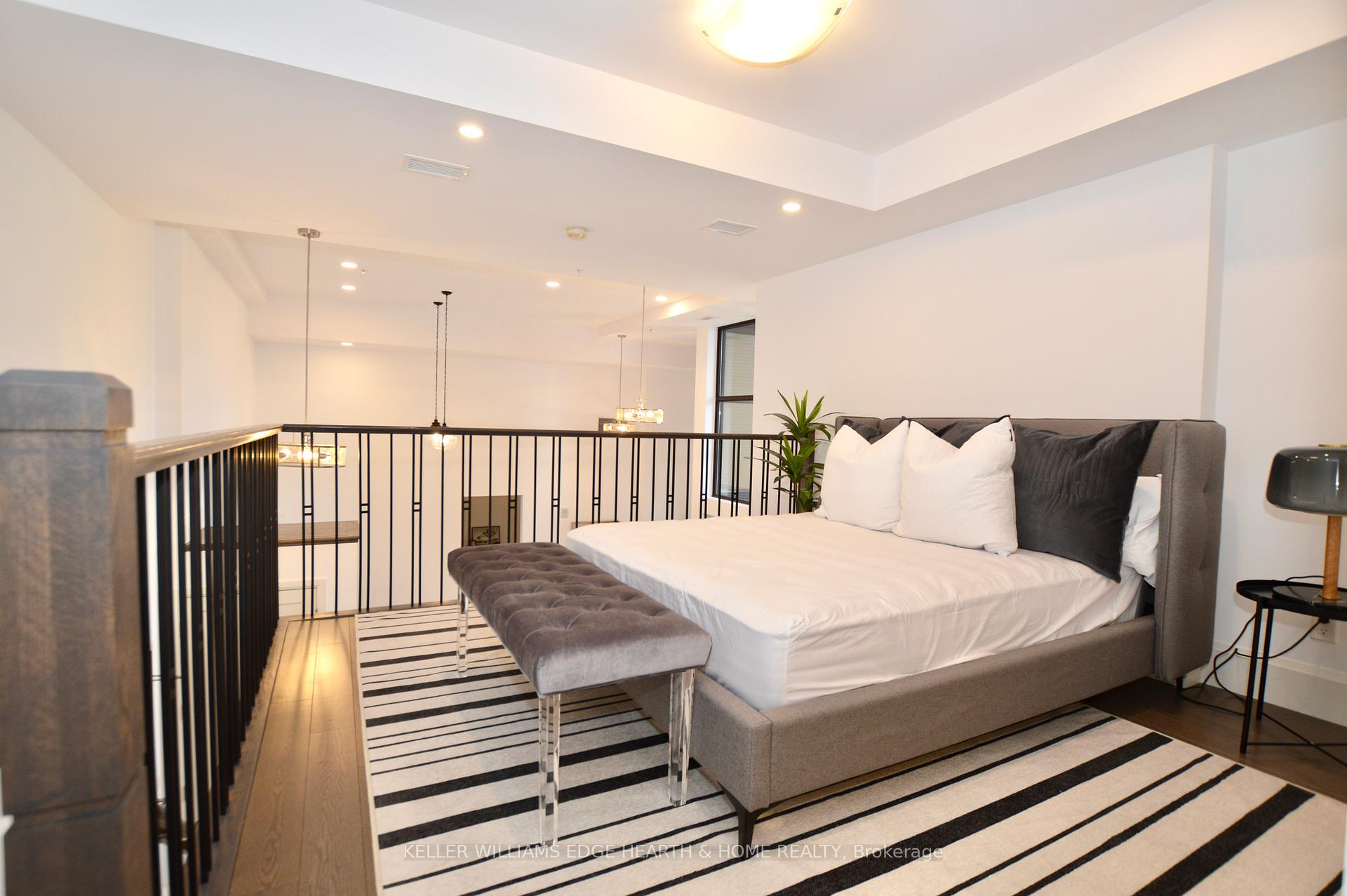 2 Bedrooms Condo at 112 King,  Hamilton For sale